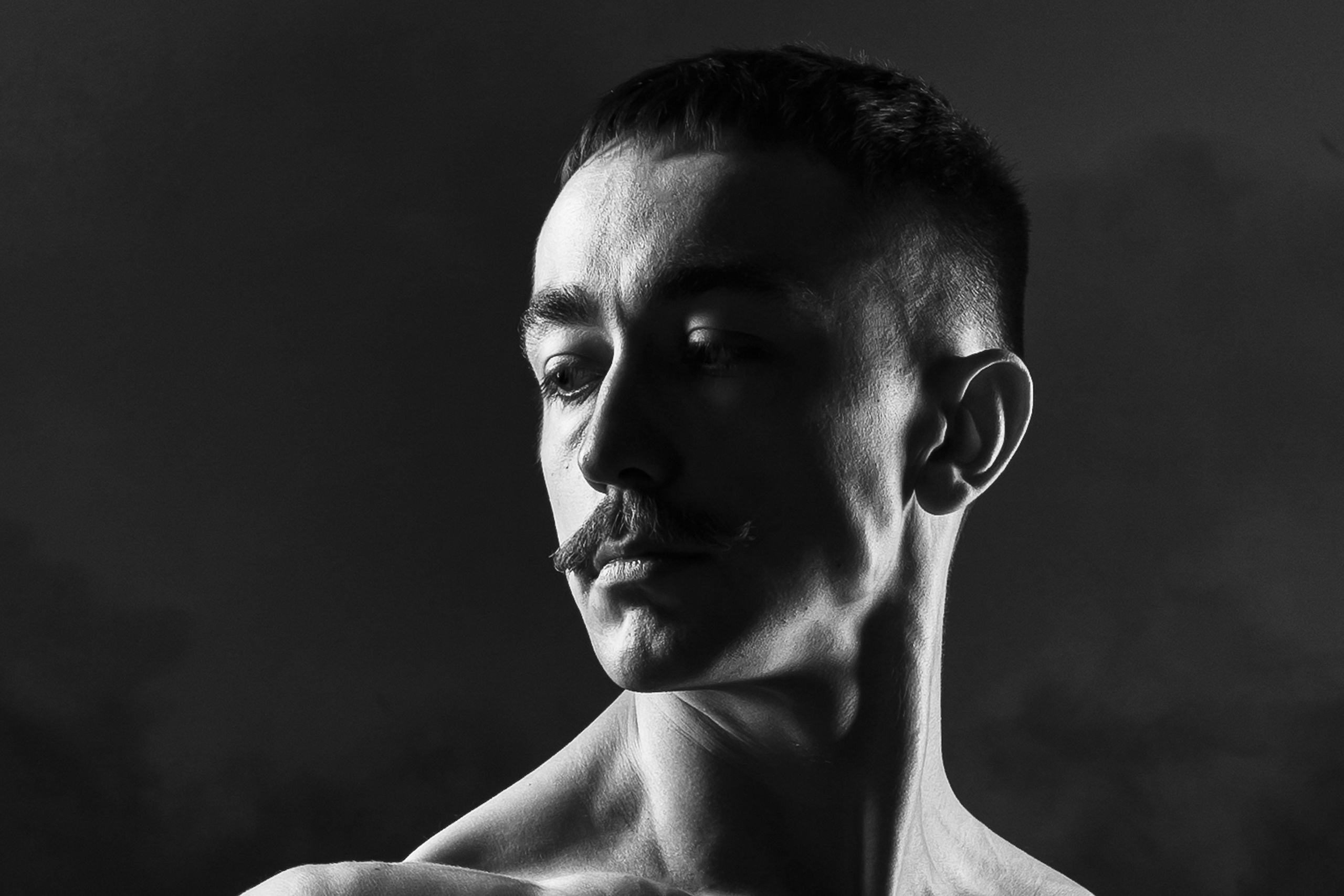 Мужской ЧБ портрет. Свадебный и репортажный фотограф в Москве и Московской области