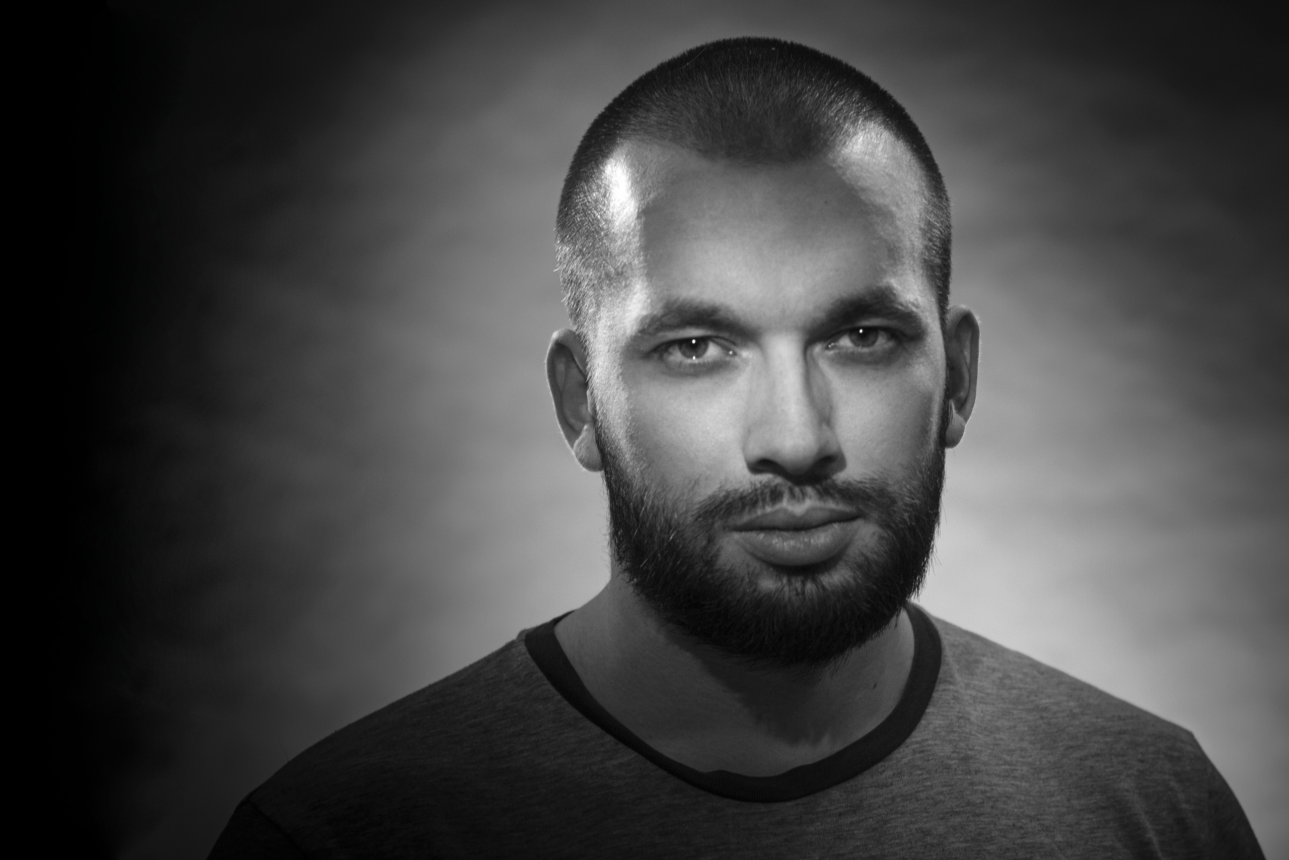 Мужской портрет в студии. Свадебный и репортажный фотограф в Москве и Московской области