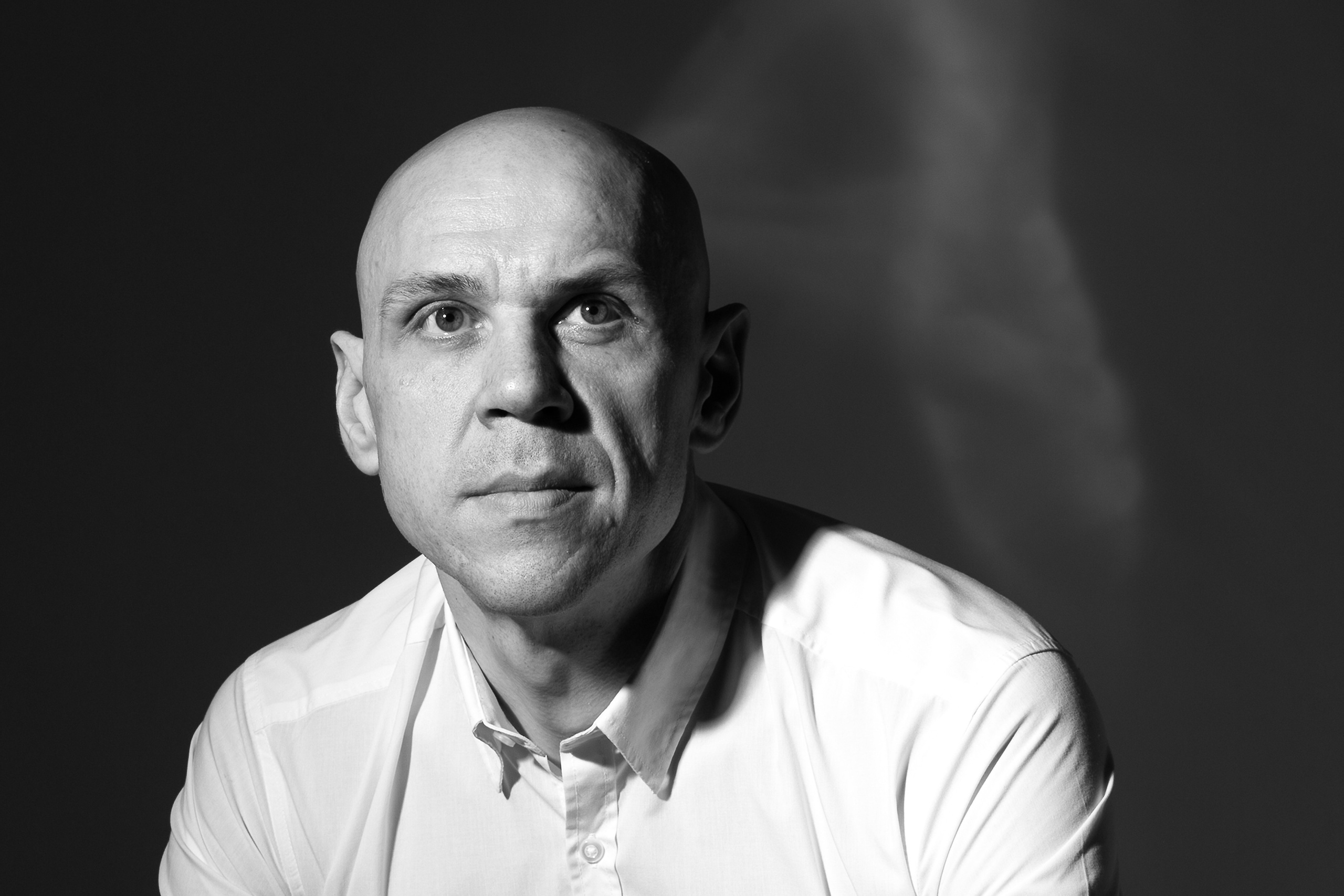 Мужской портрет в студии. Свадебный и репортажный фотограф в Москве и Московской области