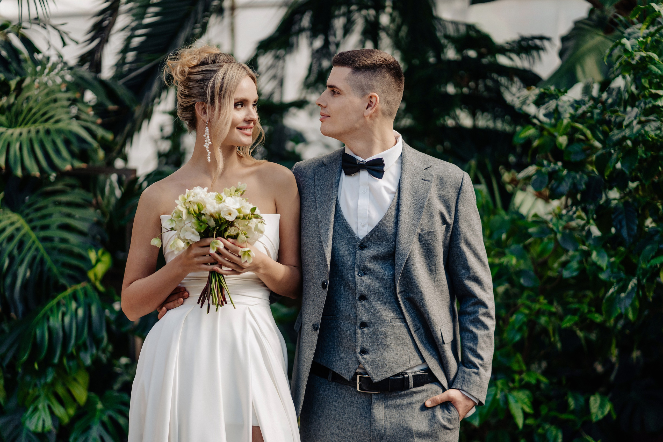 Свадебная в оранжерее. Михаил и Виктория. Фотограф Сергей Лукьяненко