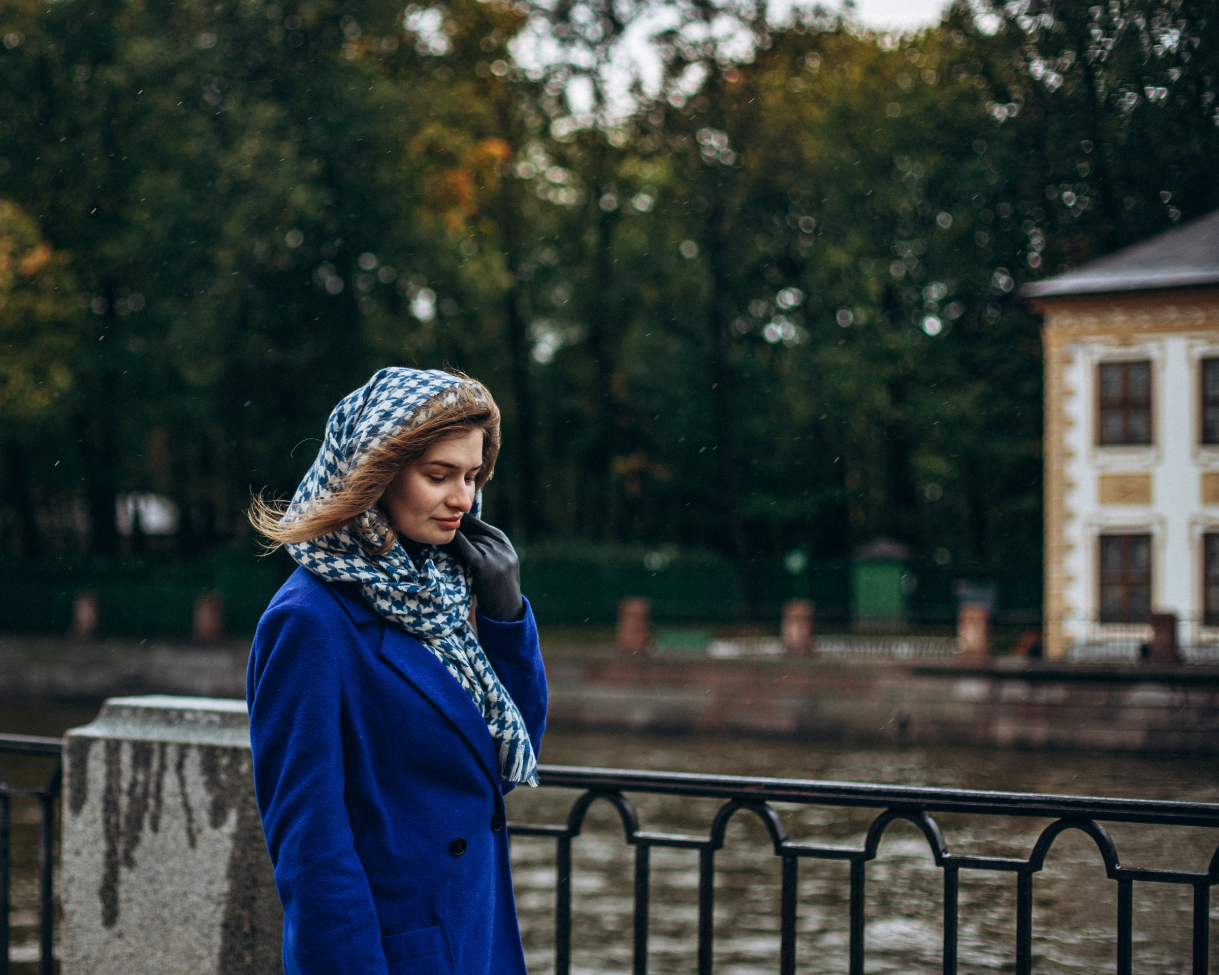 Александра и Анна в октябре. Фотопрогулка в Петербурге. Индивидуальный и семейный фотограф в Санкт-Петербурге