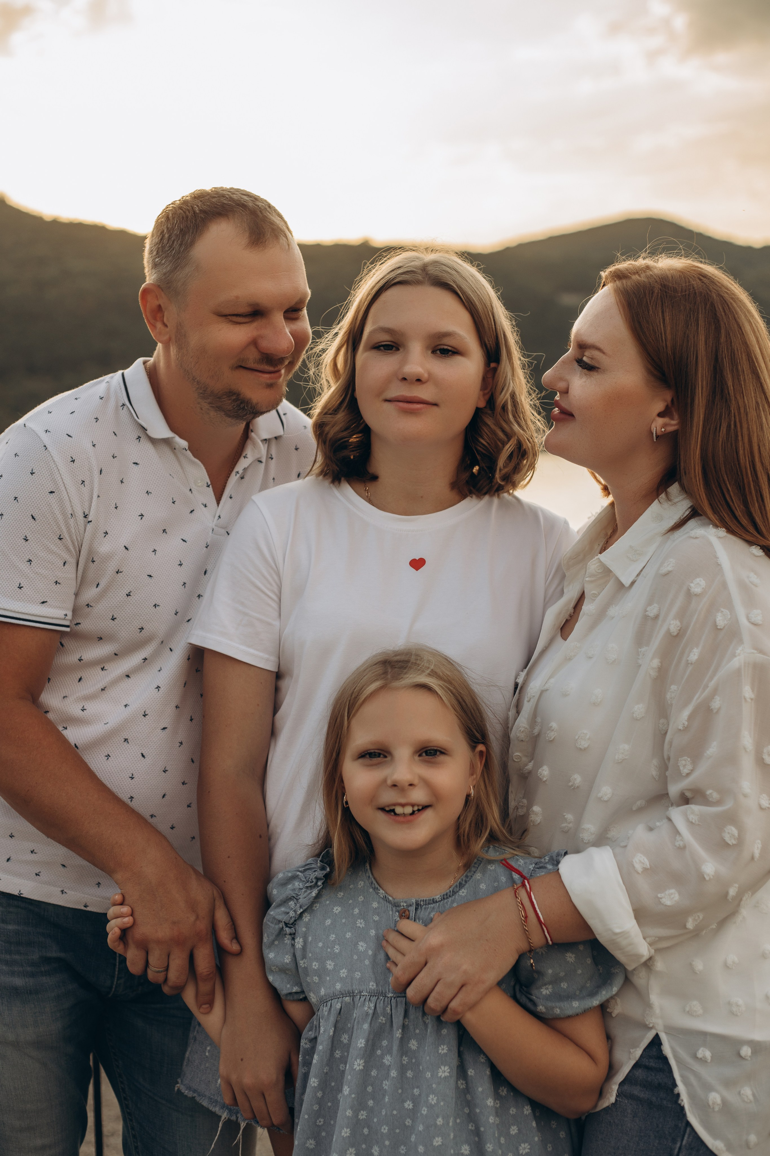 Антон, Тамара, Алиса и Ева — летний вечер у озера. Семейный фотограф Новороссийск, Анапа, Геленджик — Юлия Давыдова