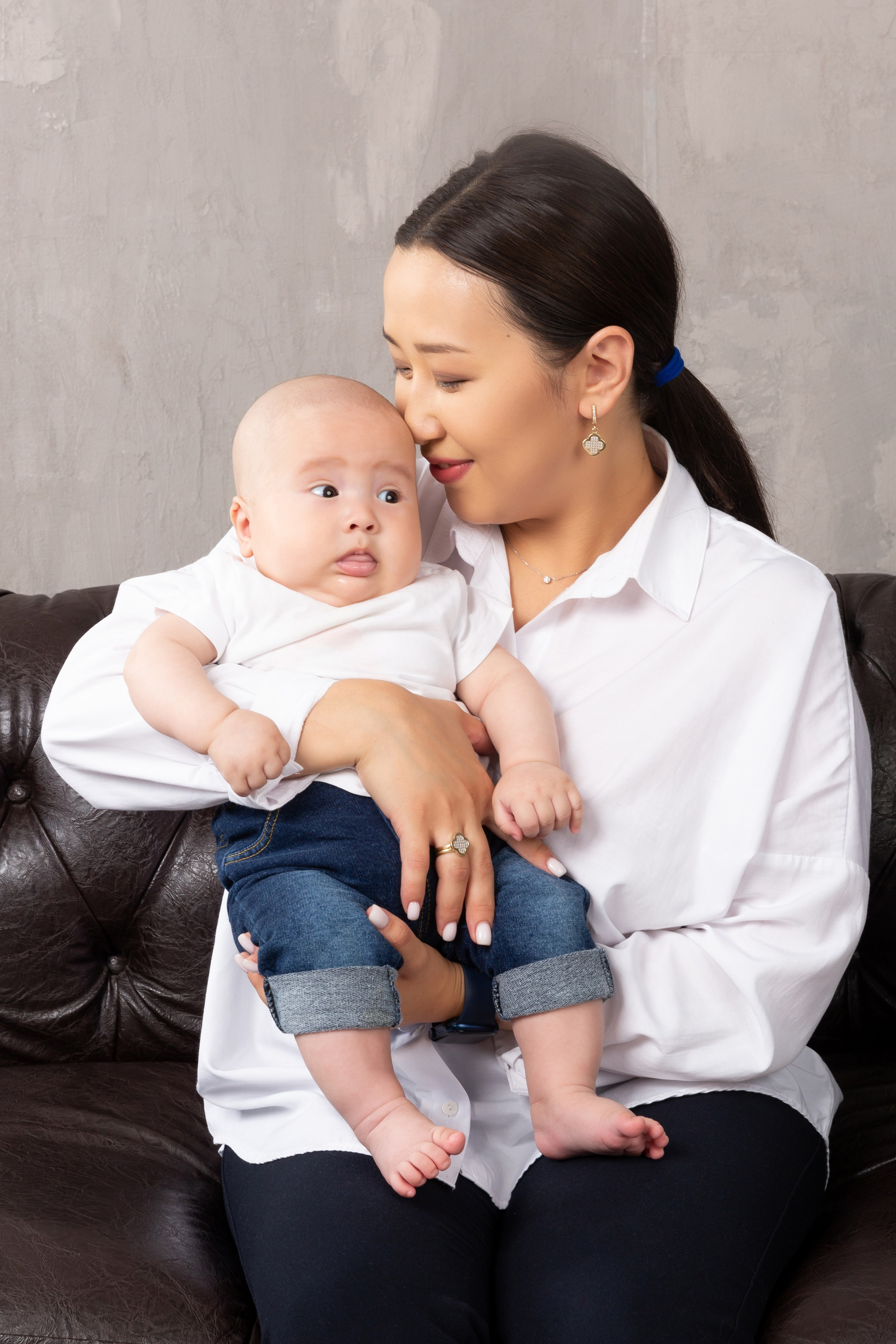 Аяулым и семья. Фотостудия Алматы. Семейная и детская фотостудия Family studio.Фотограф Алматы