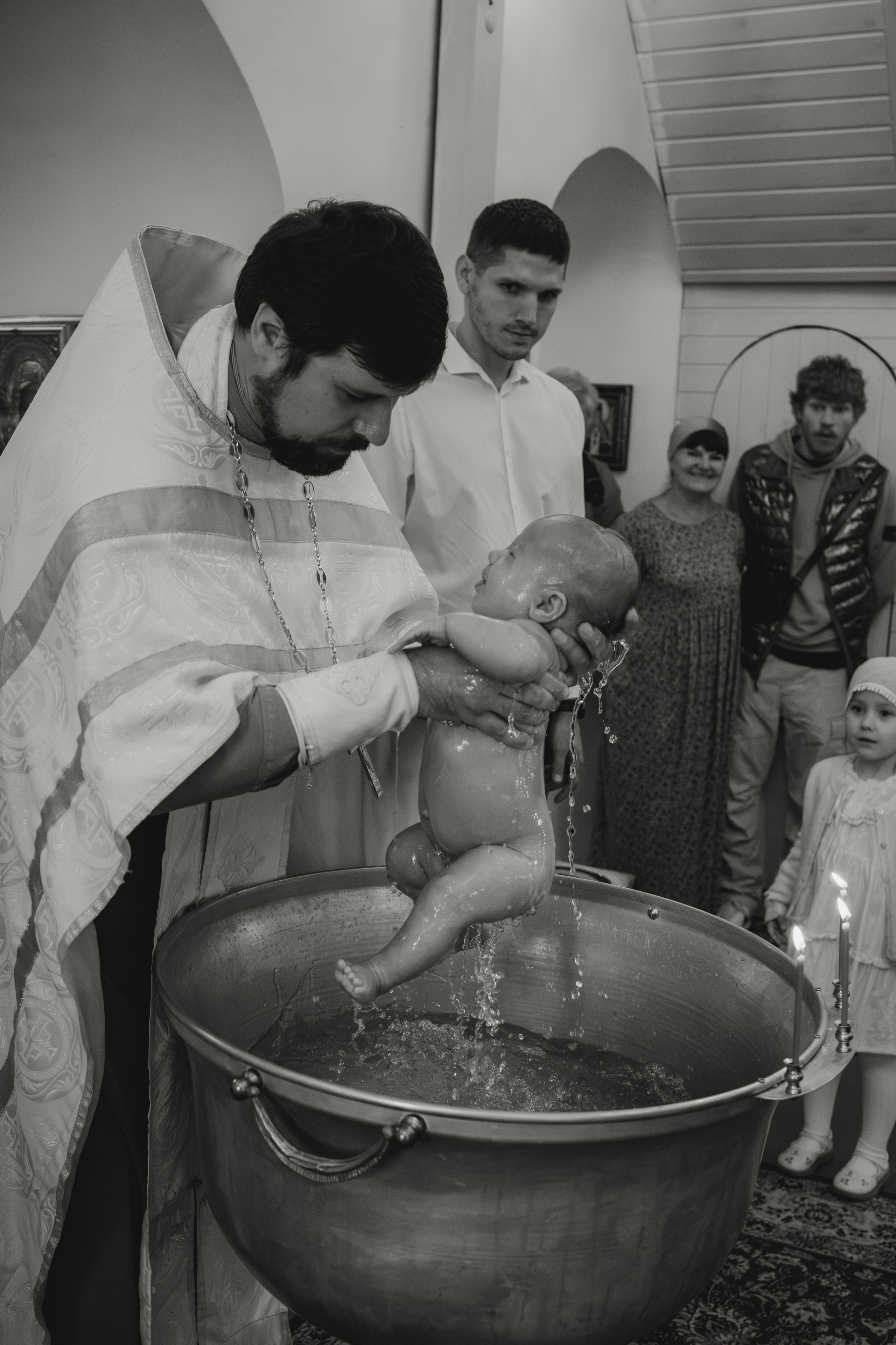 Таинство Крещения малыша в храме Воскресения Христова, с. Трубино (Калужская обл.). Надежда Стар семейный и церковный фотограф в Жукове и Калужской области