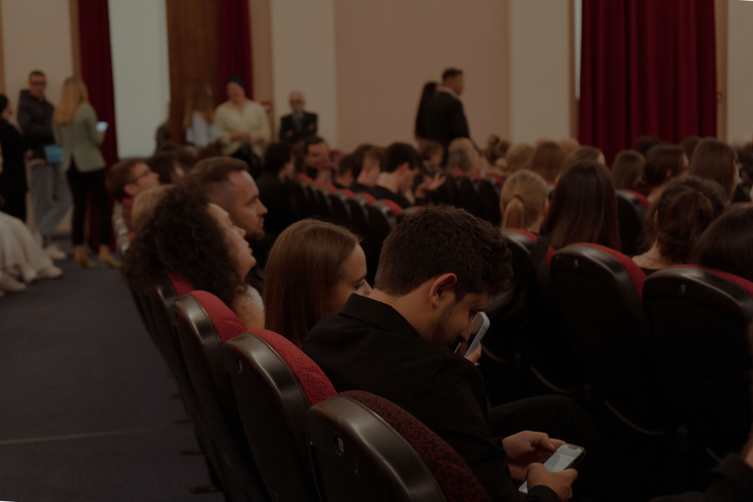 Премьера фильма «На стыке жанров». Юля Мурашова портретный и документальный фотограф