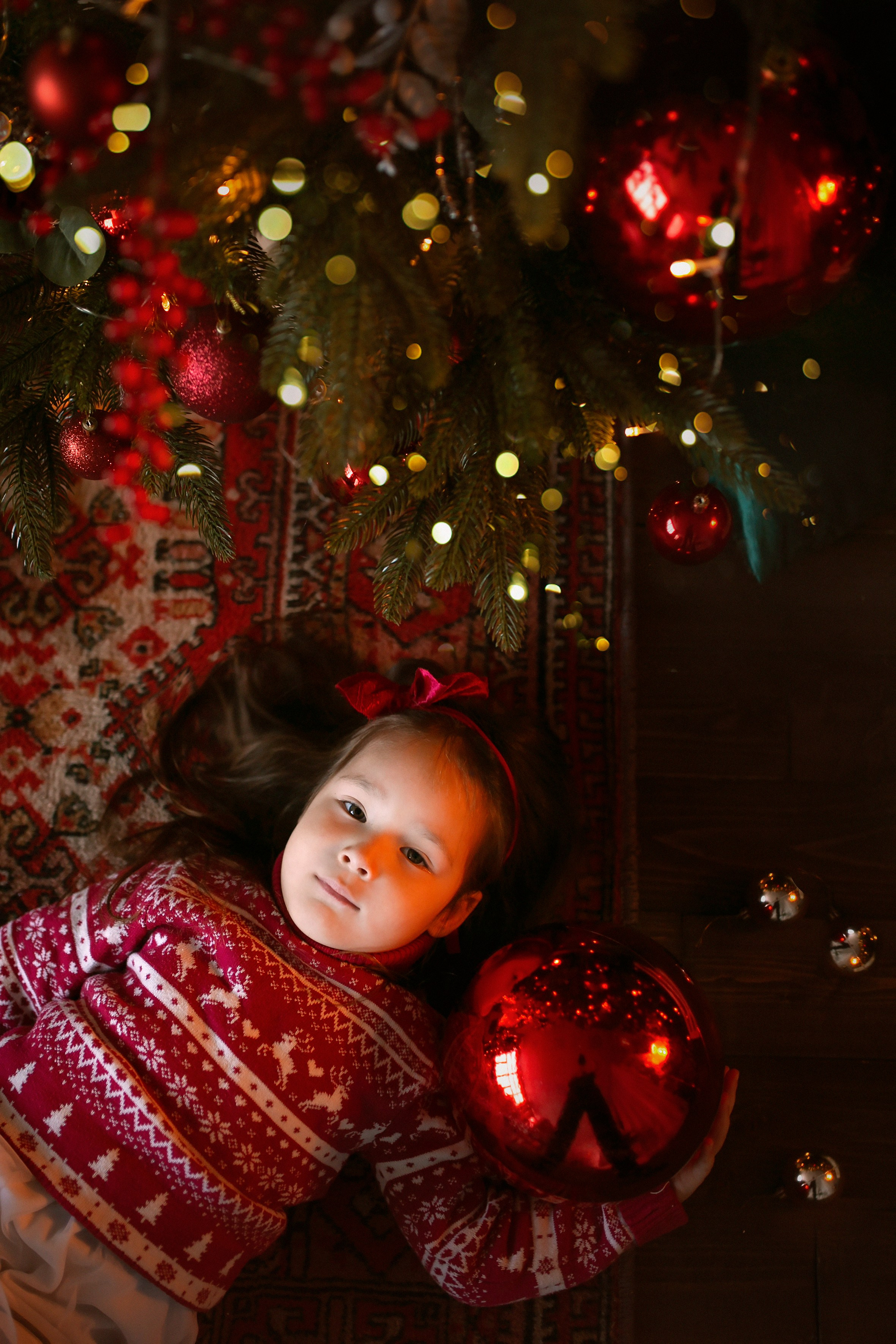 Соня в новогодней студии Лока 2025. Семейный и детский фотограф в Ижевске Анастасия Камариттинова