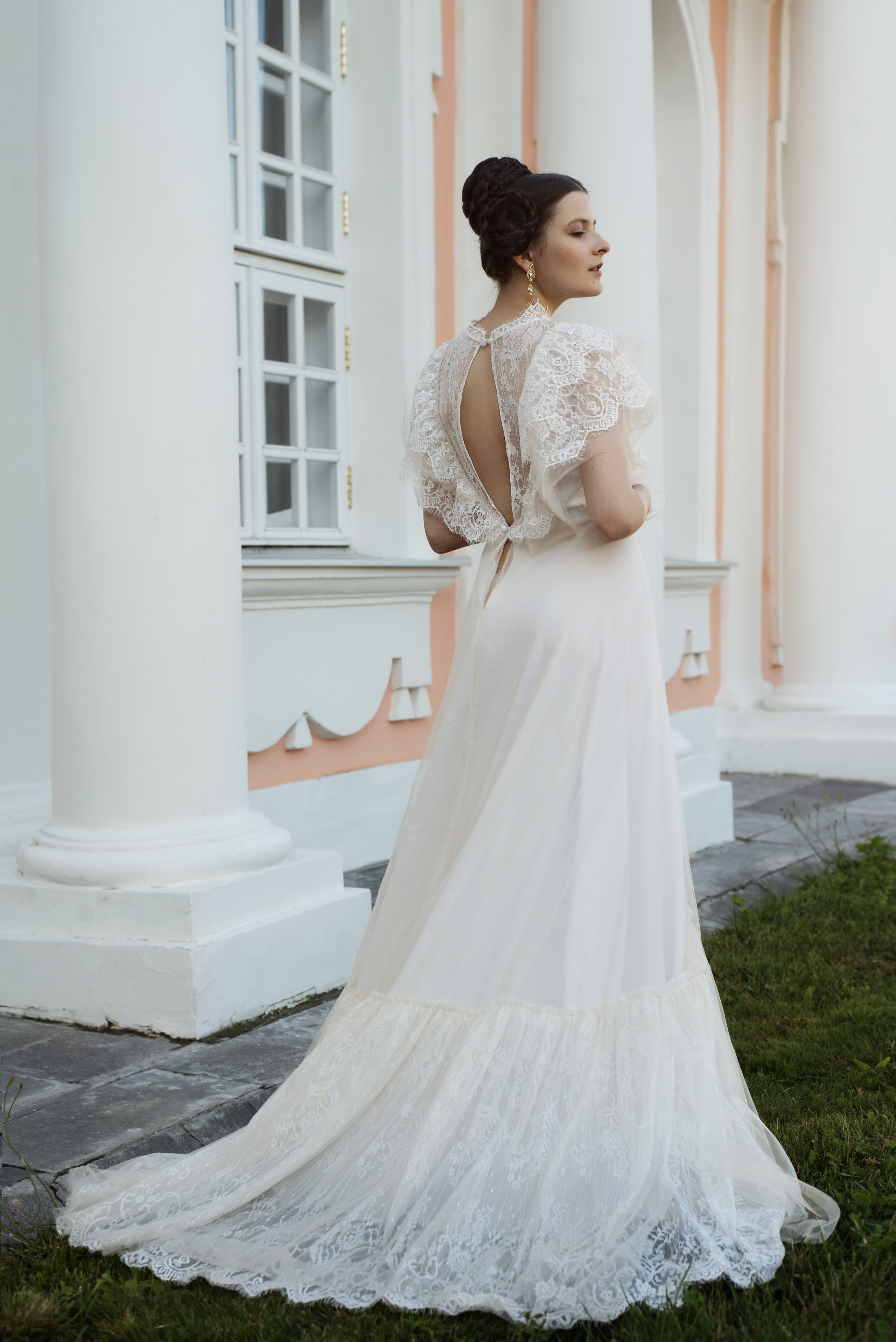 Фотосессия в образе Татьяны Лариной в белом платье в Кусково