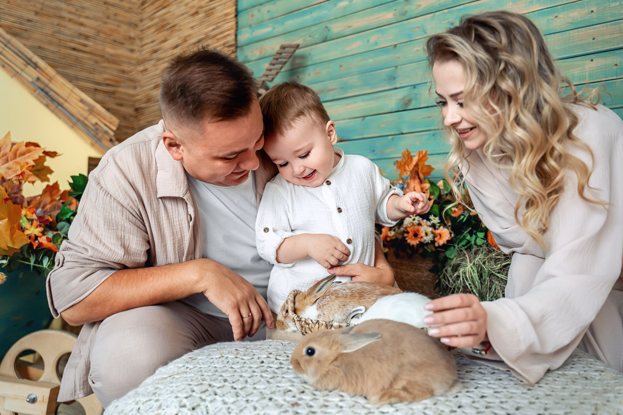 Семейная съемка с кроликами в студии. Фотограф \ Видеограф на Крещение, Венчание Москва| Семейные съемки