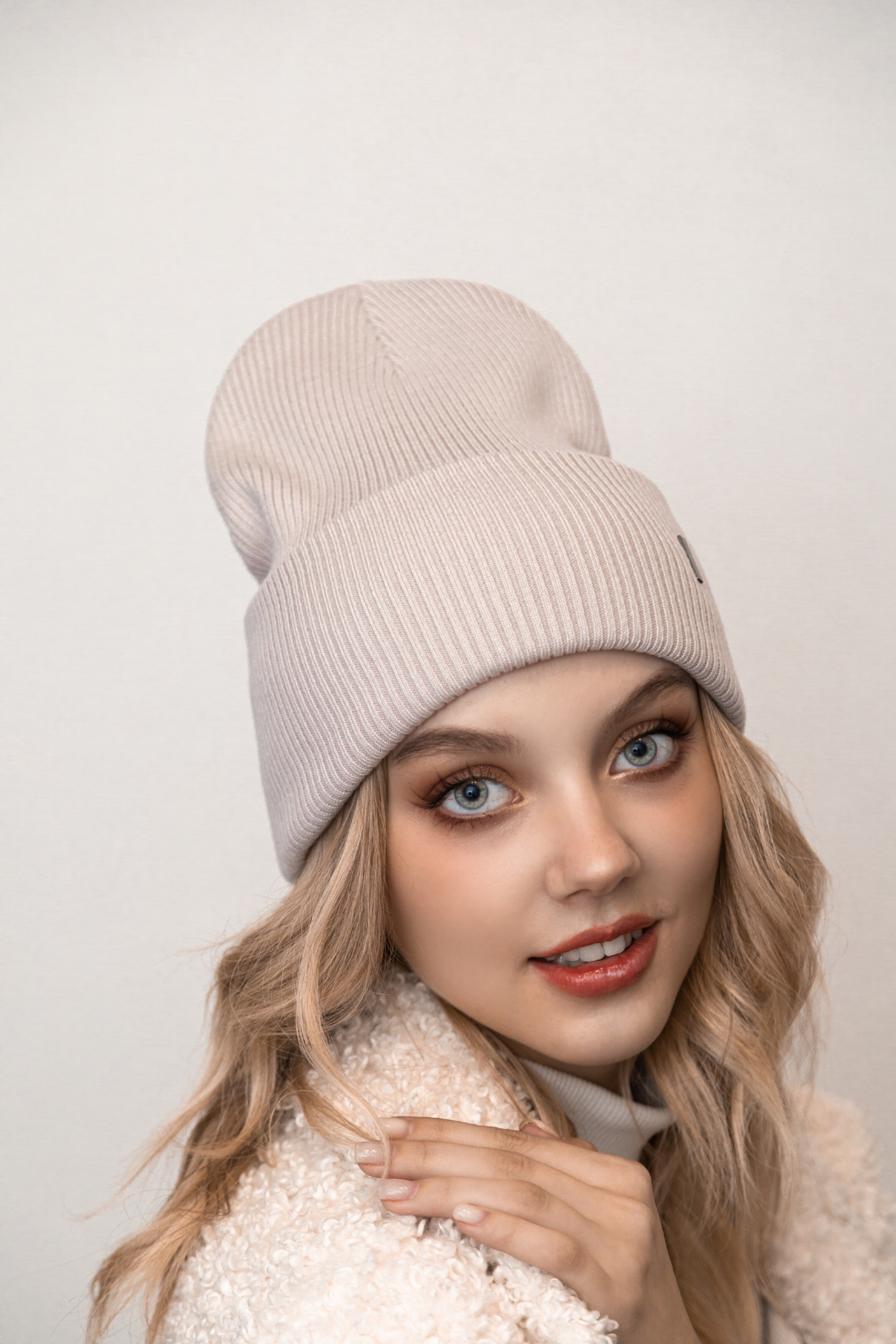 Шапки. Фотограф Екатеринбург. Фотосессии для маркеплейсов