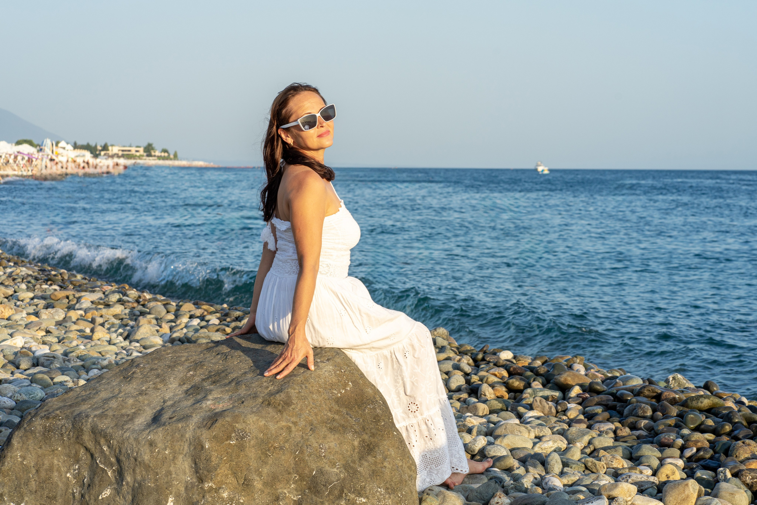 Индивидуальная фотосессия в парке и на море в Сириусе. Фотограф в Сочи Тиунова Маргарита и Тиунов Евгений