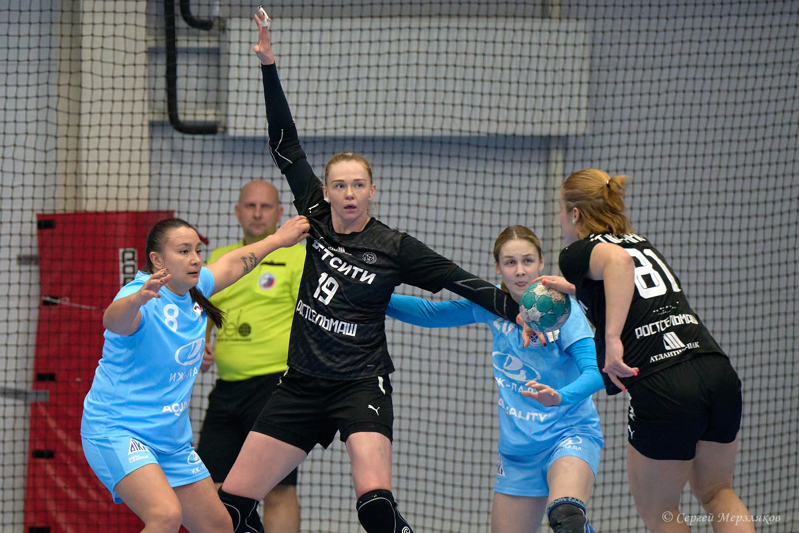 Гандбол. OLIMPBET Суперлига. «Университет» — «Ростов-Дон». Спортивный репортажный фотограф в Ижевске Сергей Мерзляков