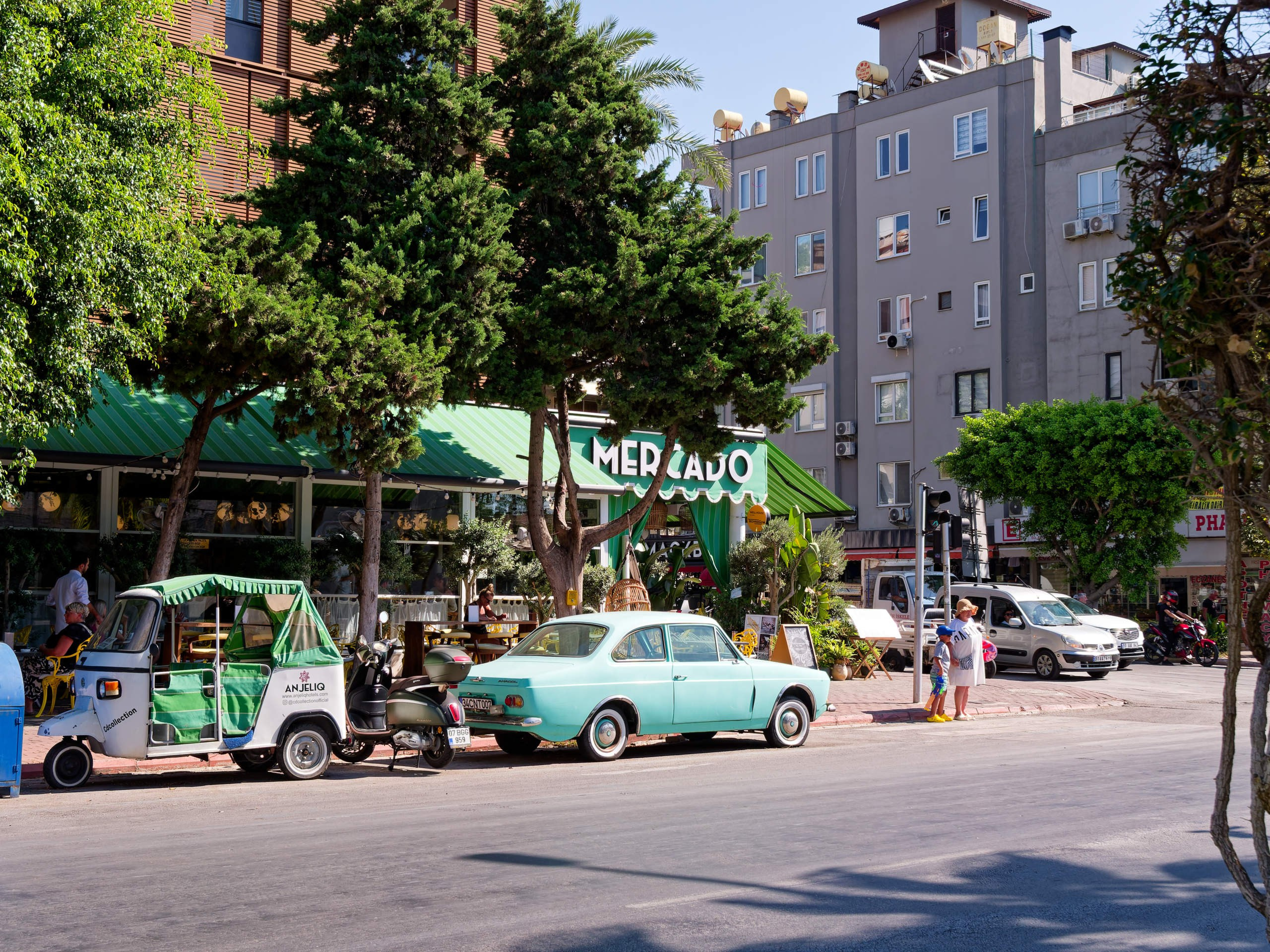 Алания 2025, город, стрит-фото. Избранные фотографии