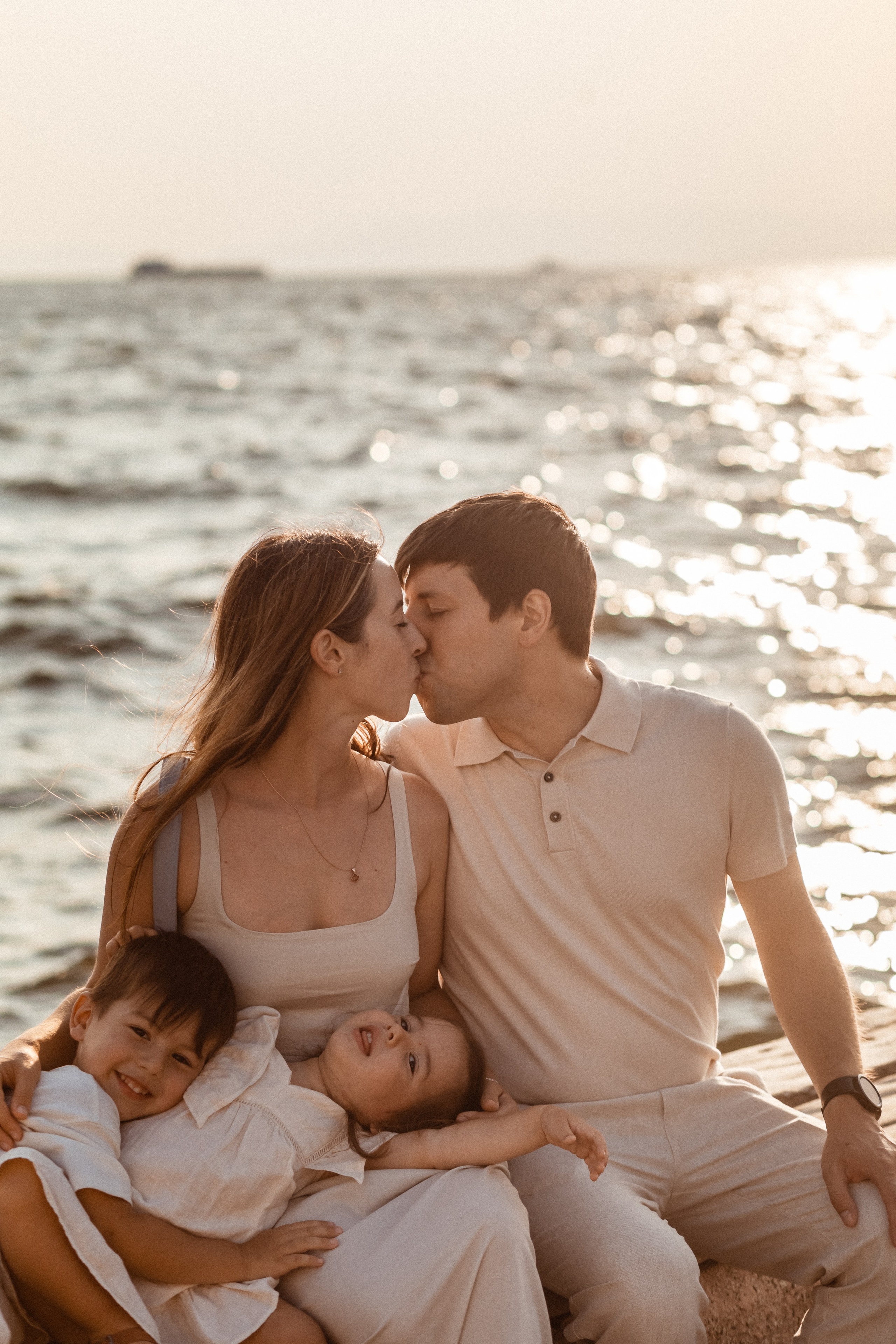 Family photoshooting ai izmir. Professional family and children’s photographer in Izmir Irina Eron