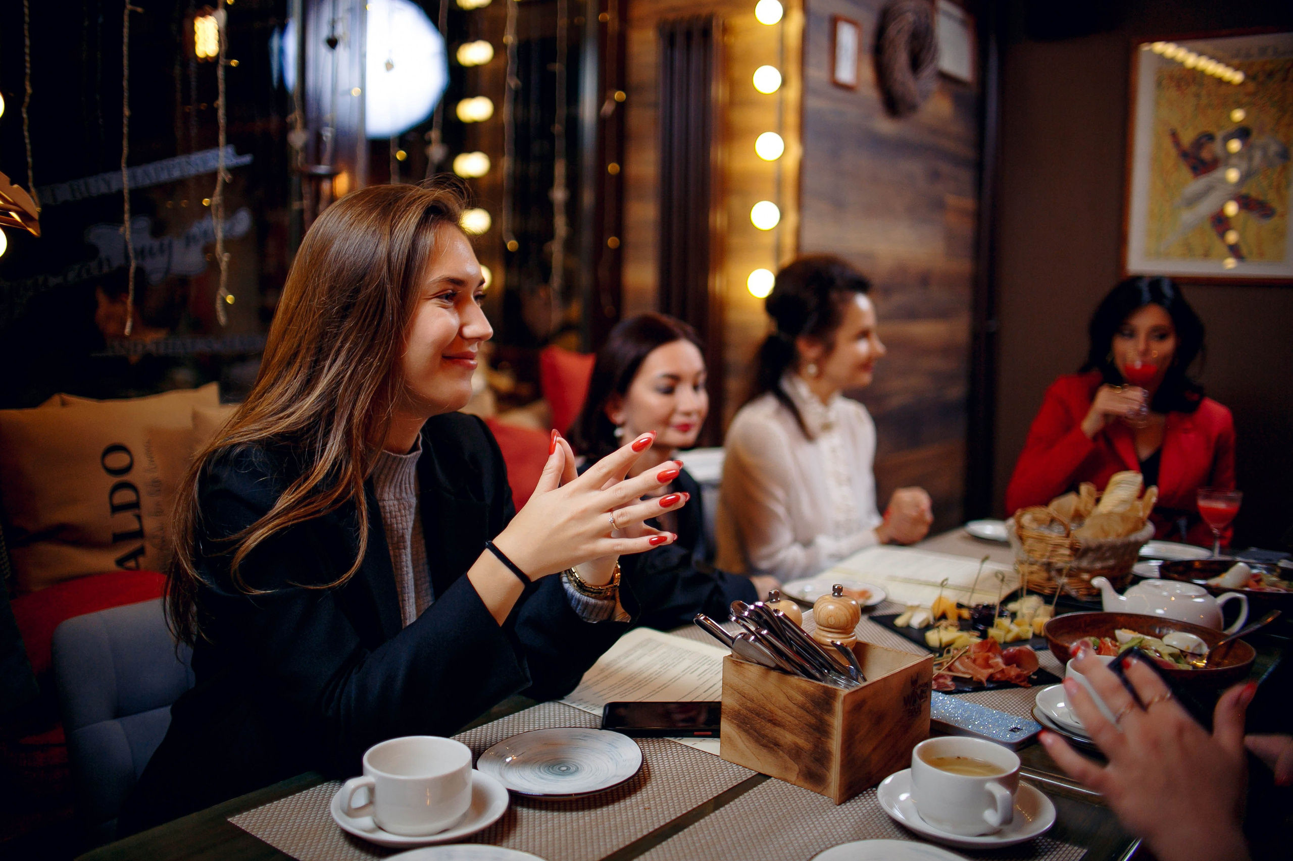 Встреча в «Local Wine Bar». Ваш репортажный фотограф Артемий Антонов