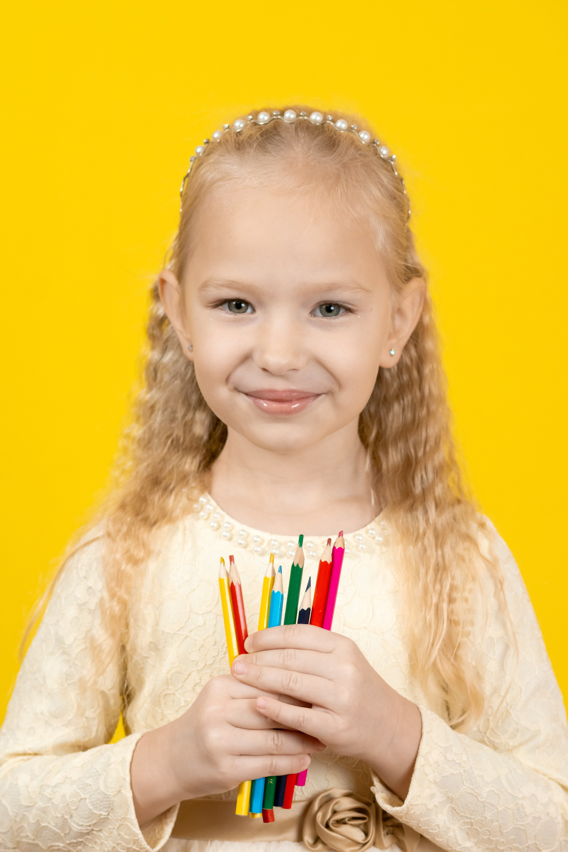 Портреты на желтом фонее. Ольга Плаксина фотограф в Саратове