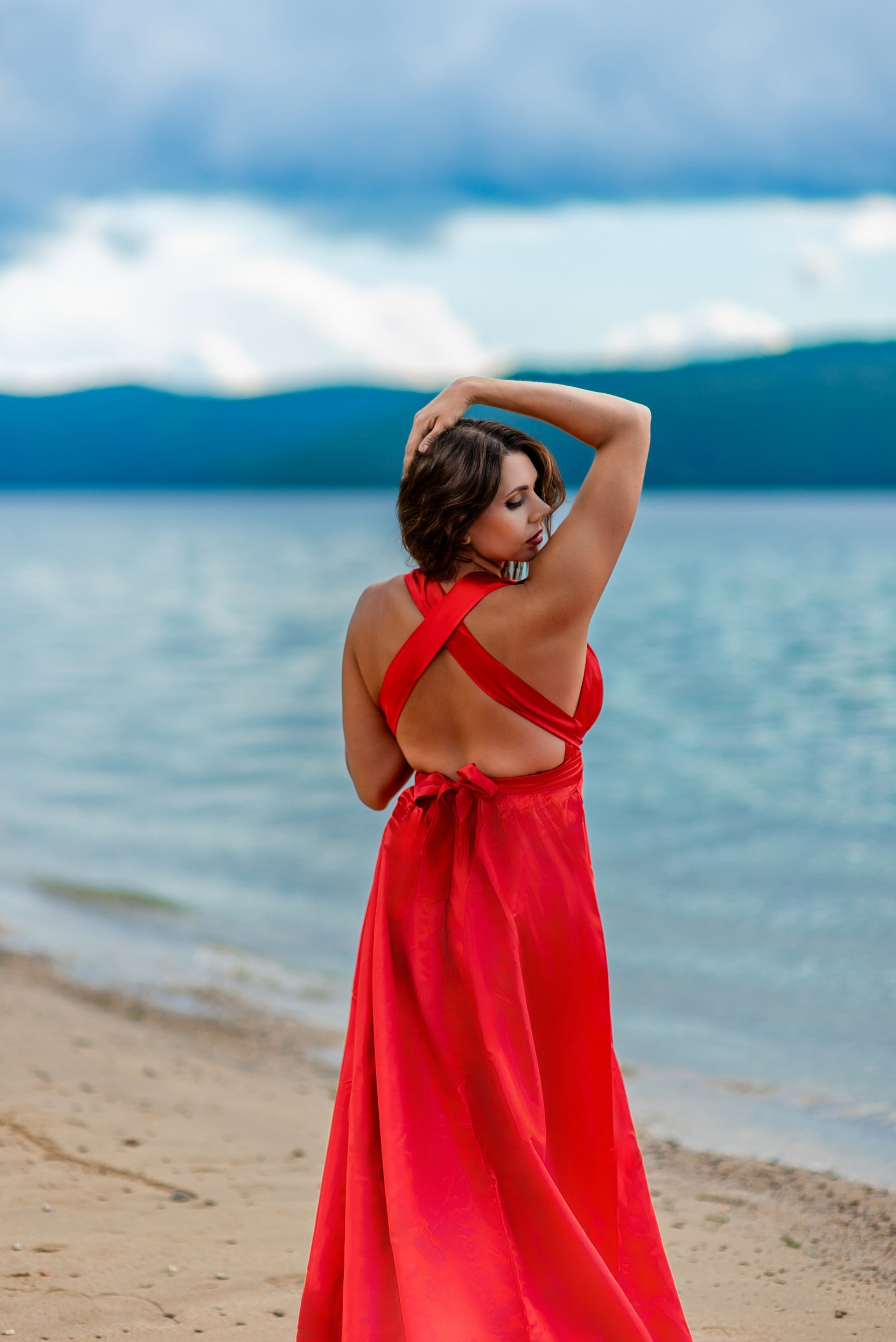 Платье со шлейфом напрокат на фотосессию на Байкале