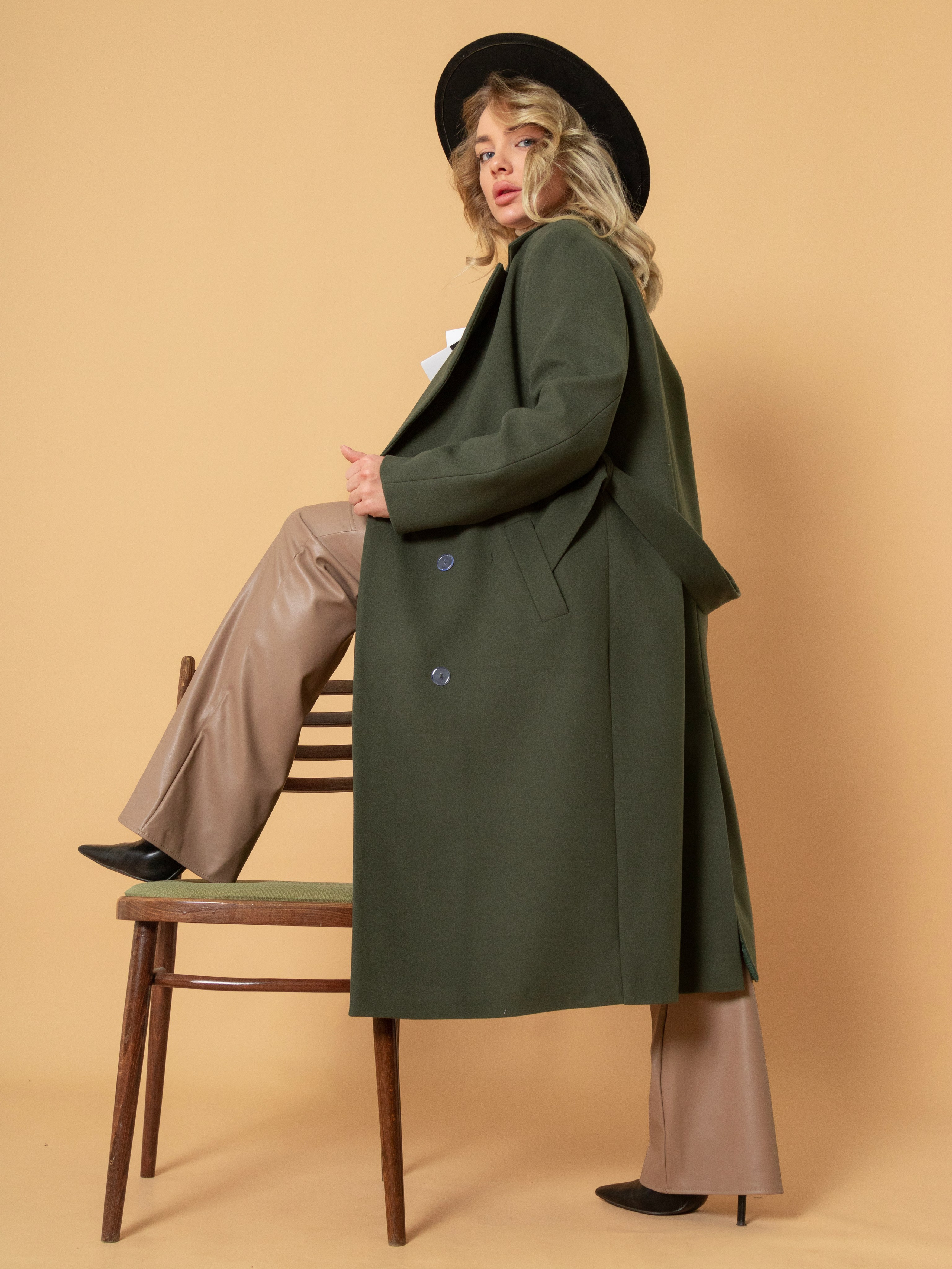 Пальто Х-сайз размер. Фотостудия для Wildberries Ozon