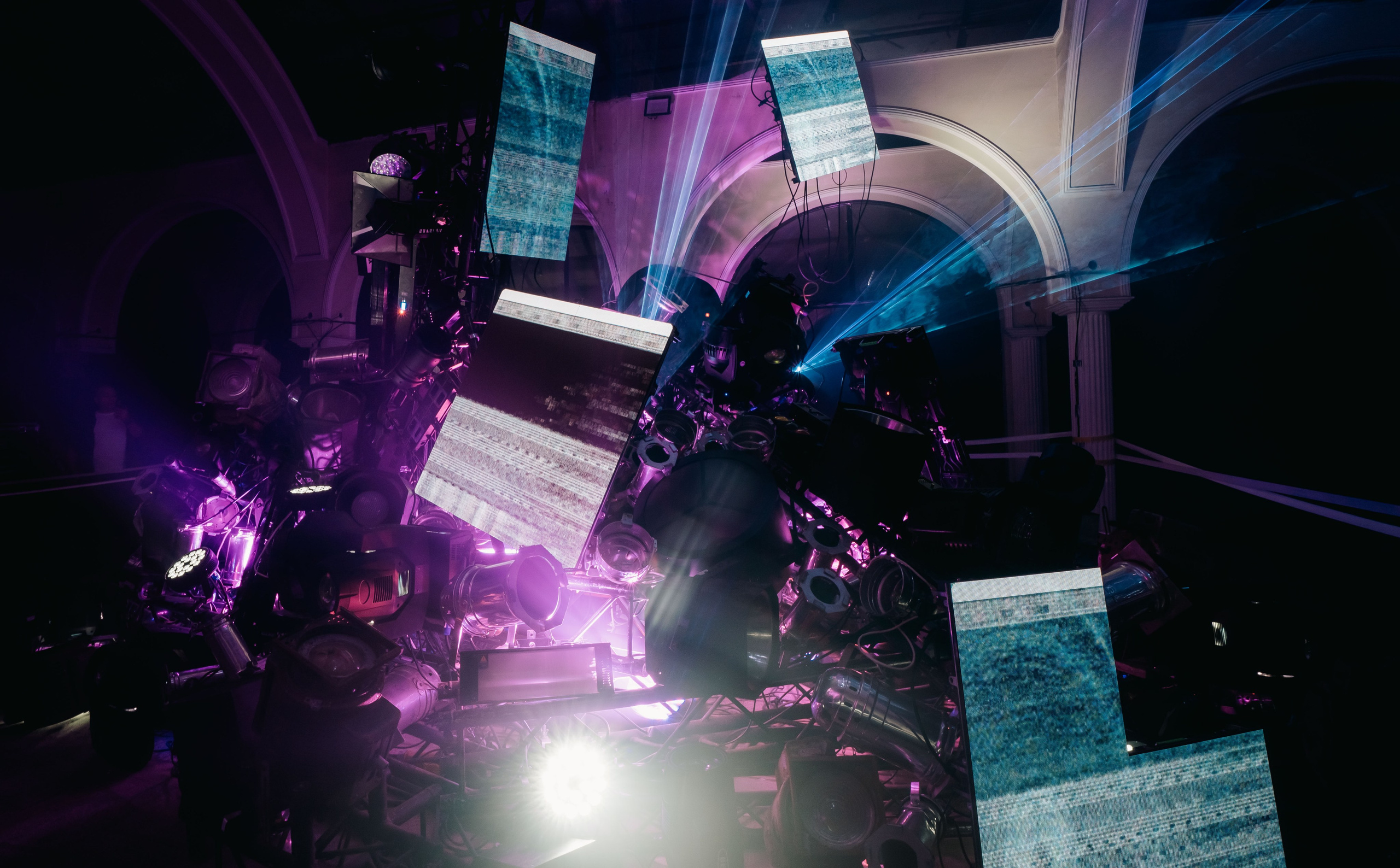 НУР. Инсталляции / 2025. Саша Копылов, фотограф в Казани