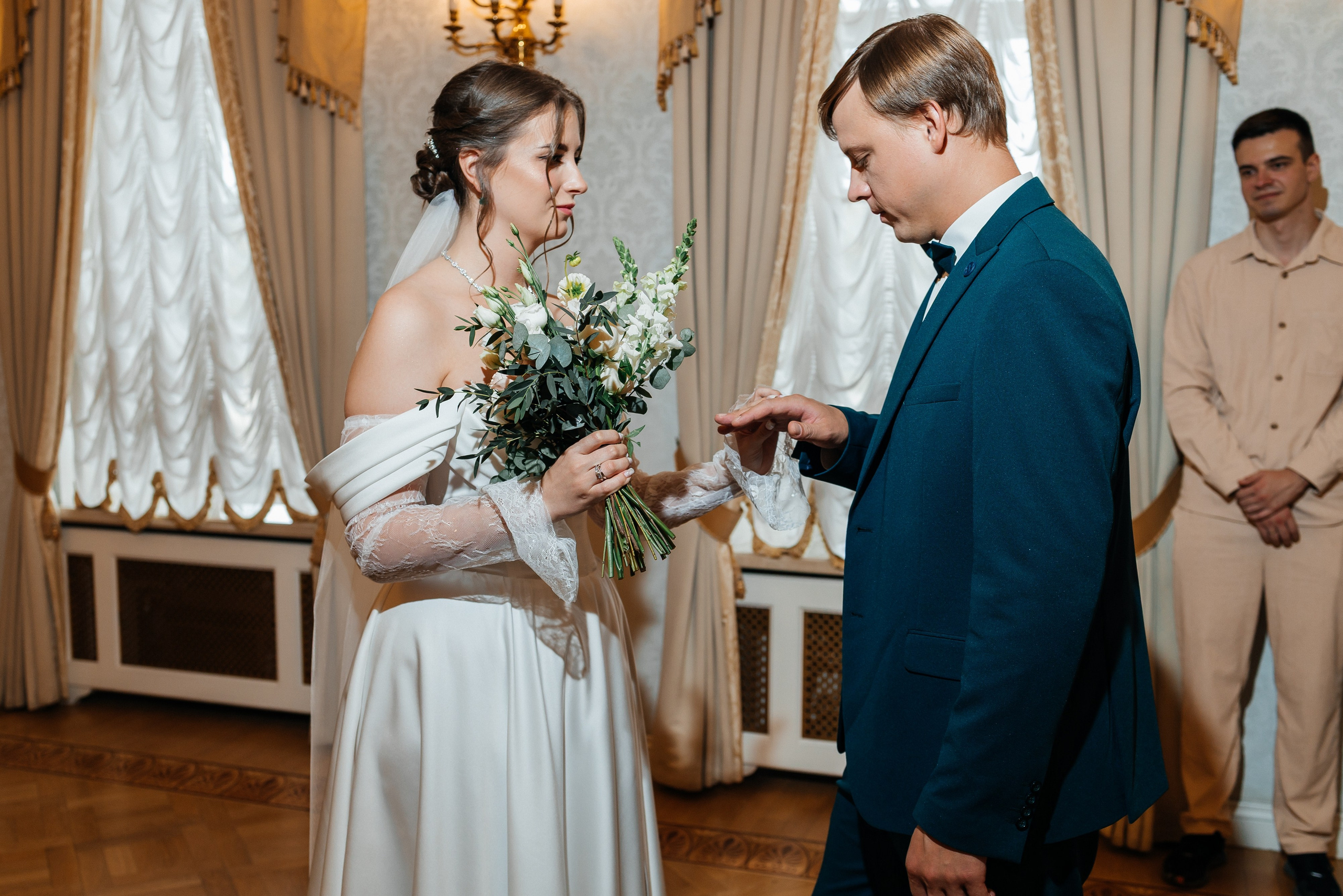 Свадебная прогулка на корабле. Олег Сверчков | Свадебный фотограф Вологда