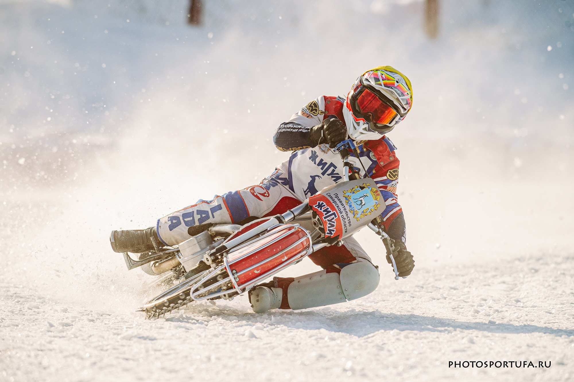 Мотогонку на льду. Спортивный фотограф в Уфе Евгений Буров