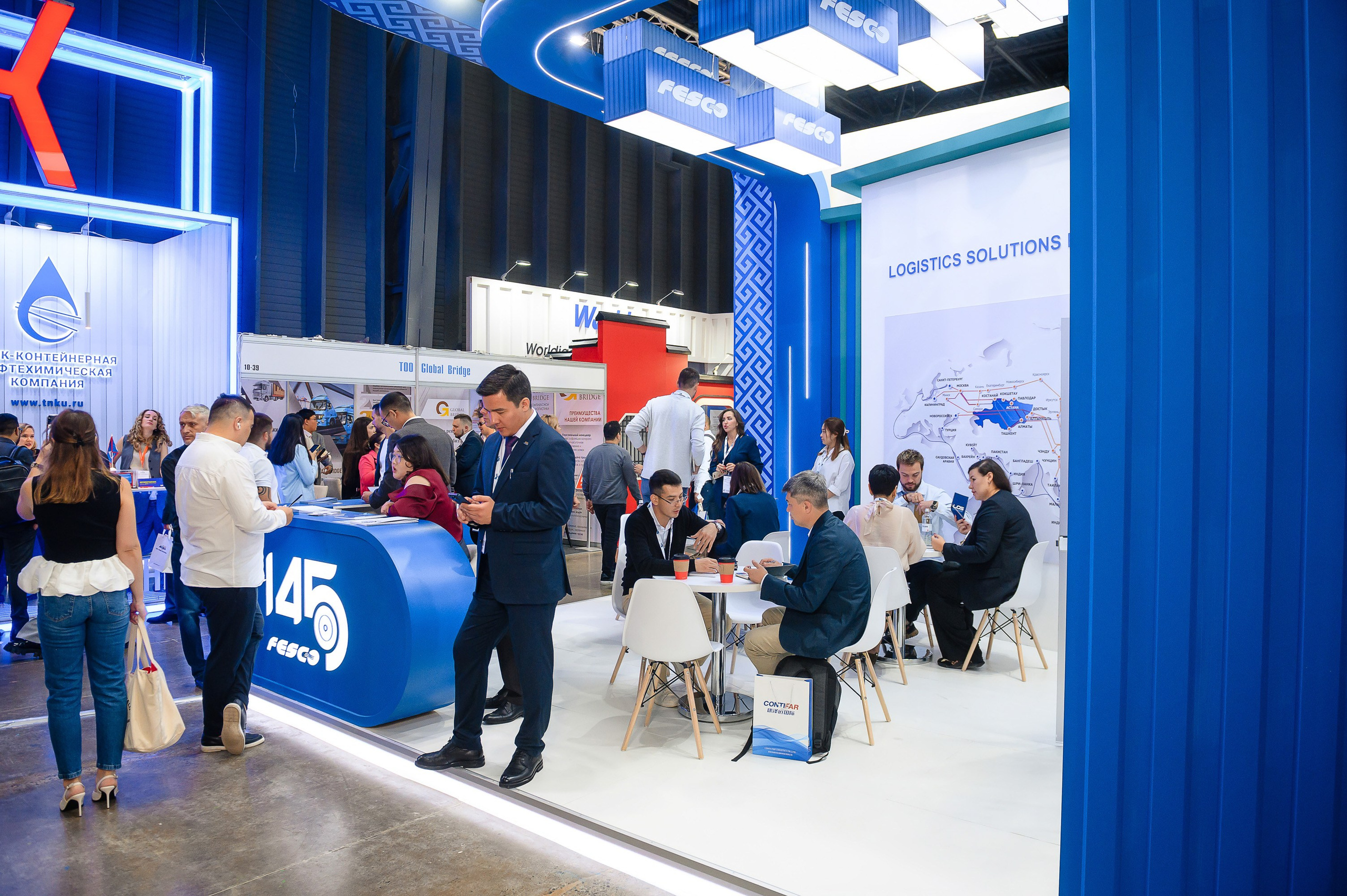 Компания Fesco на выставке TransLogistica Kazakhstan 2025. Интерьерный и репортажный фотограф в Алматы