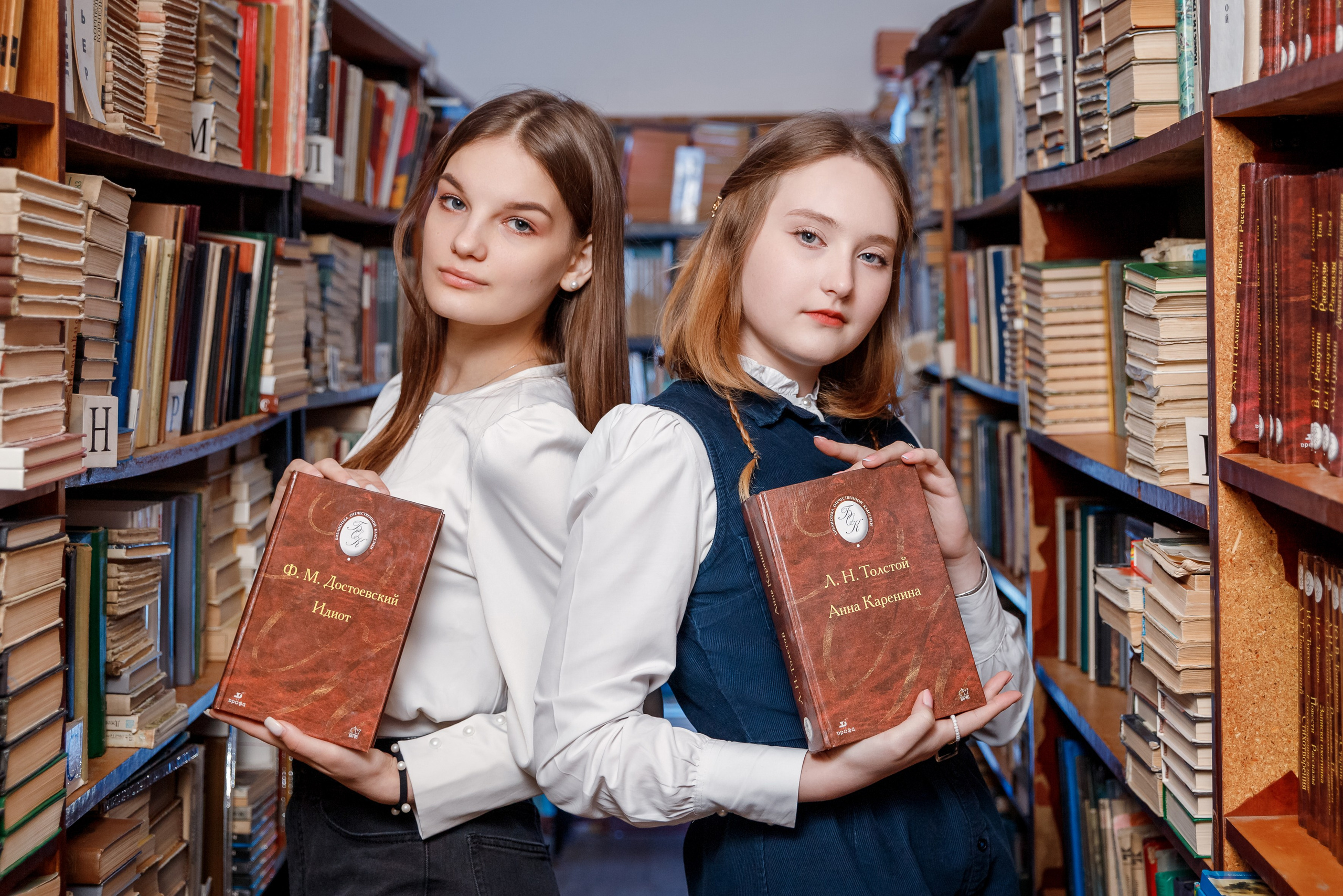 И В ШКОЛЕ ЕСТЬ ЖИЗНЬ. Марина Ушакова. Фотограф. Выпускные альбомы. г. Краснодар