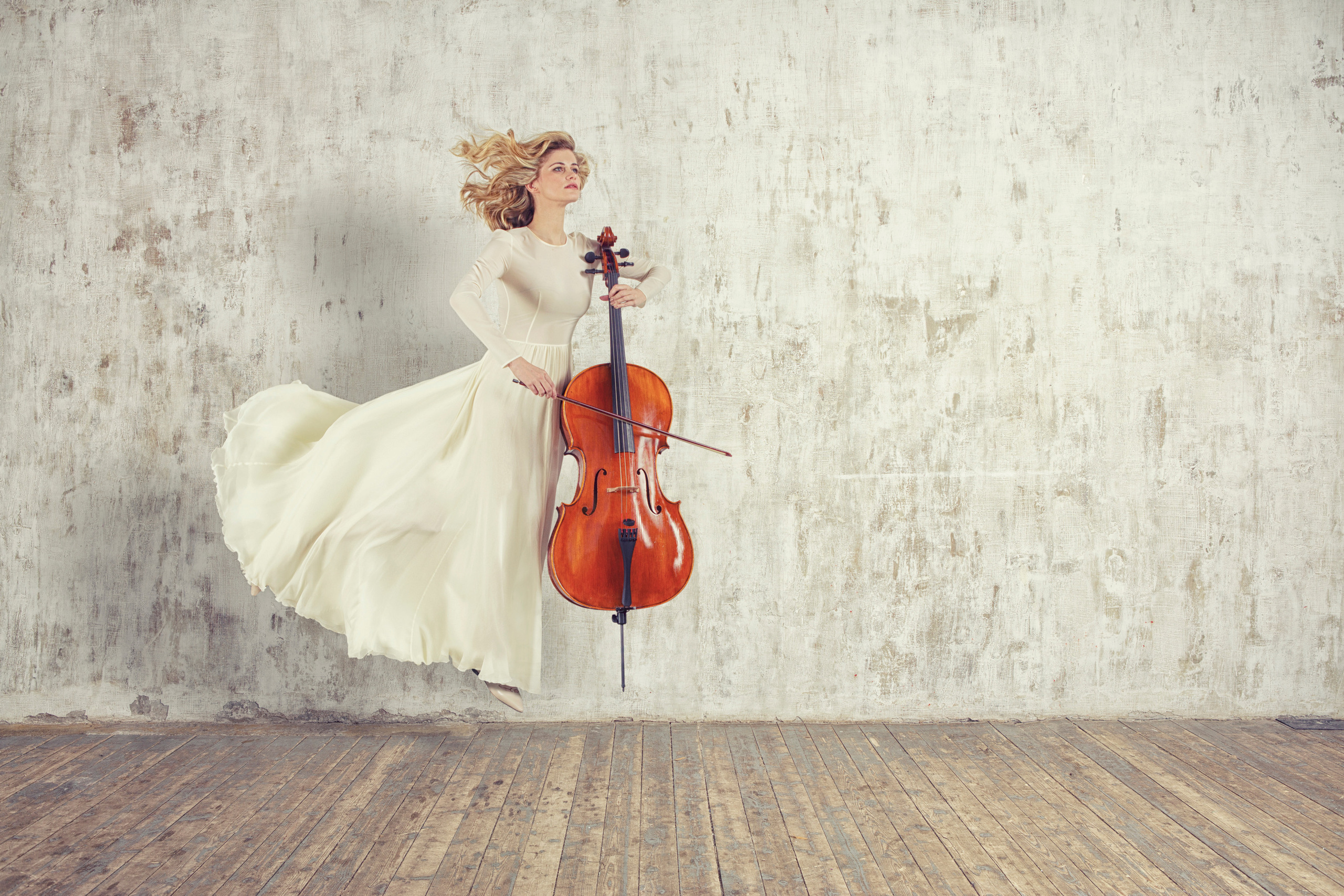 Левитация. Профессиональный репортажный и студийный фотограф в Москве