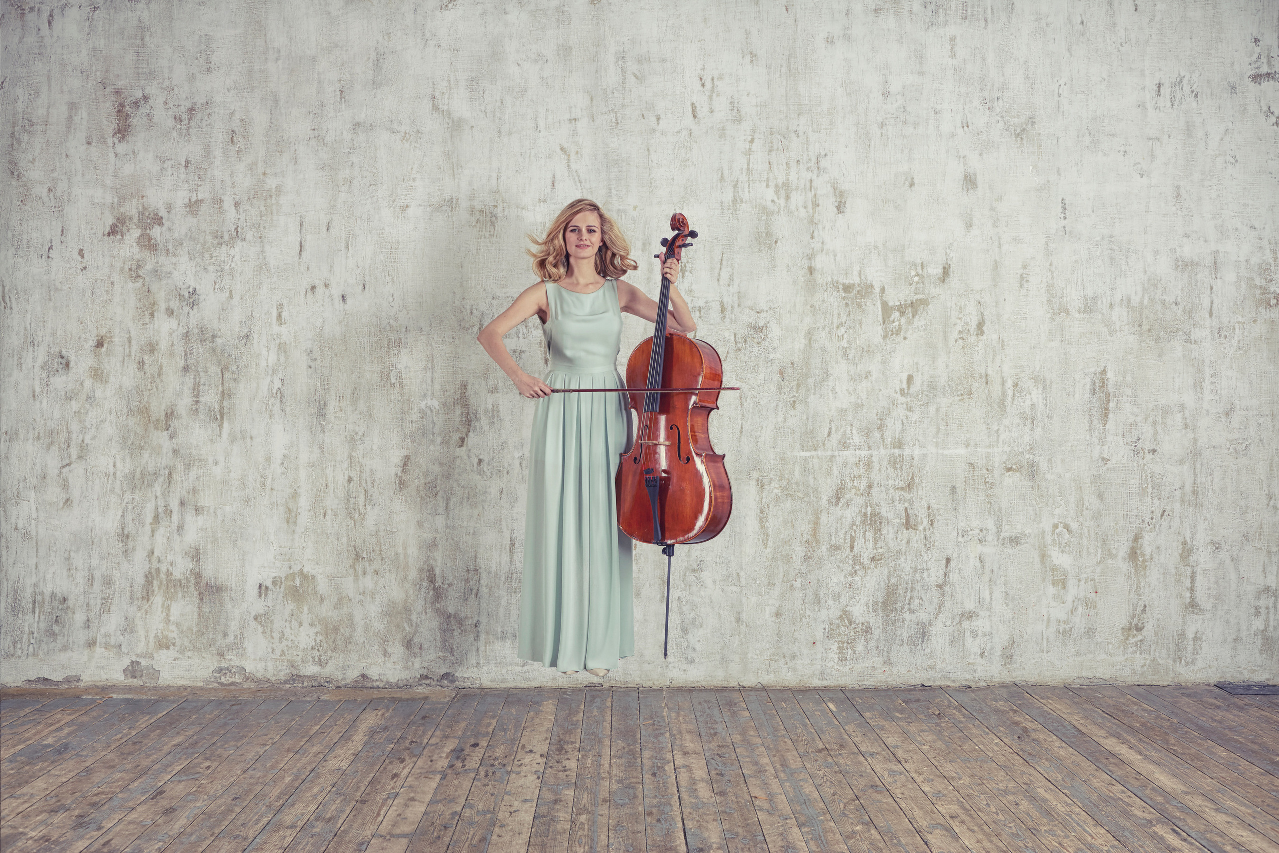 Левитация. Профессиональный репортажный и студийный фотограф в Москве