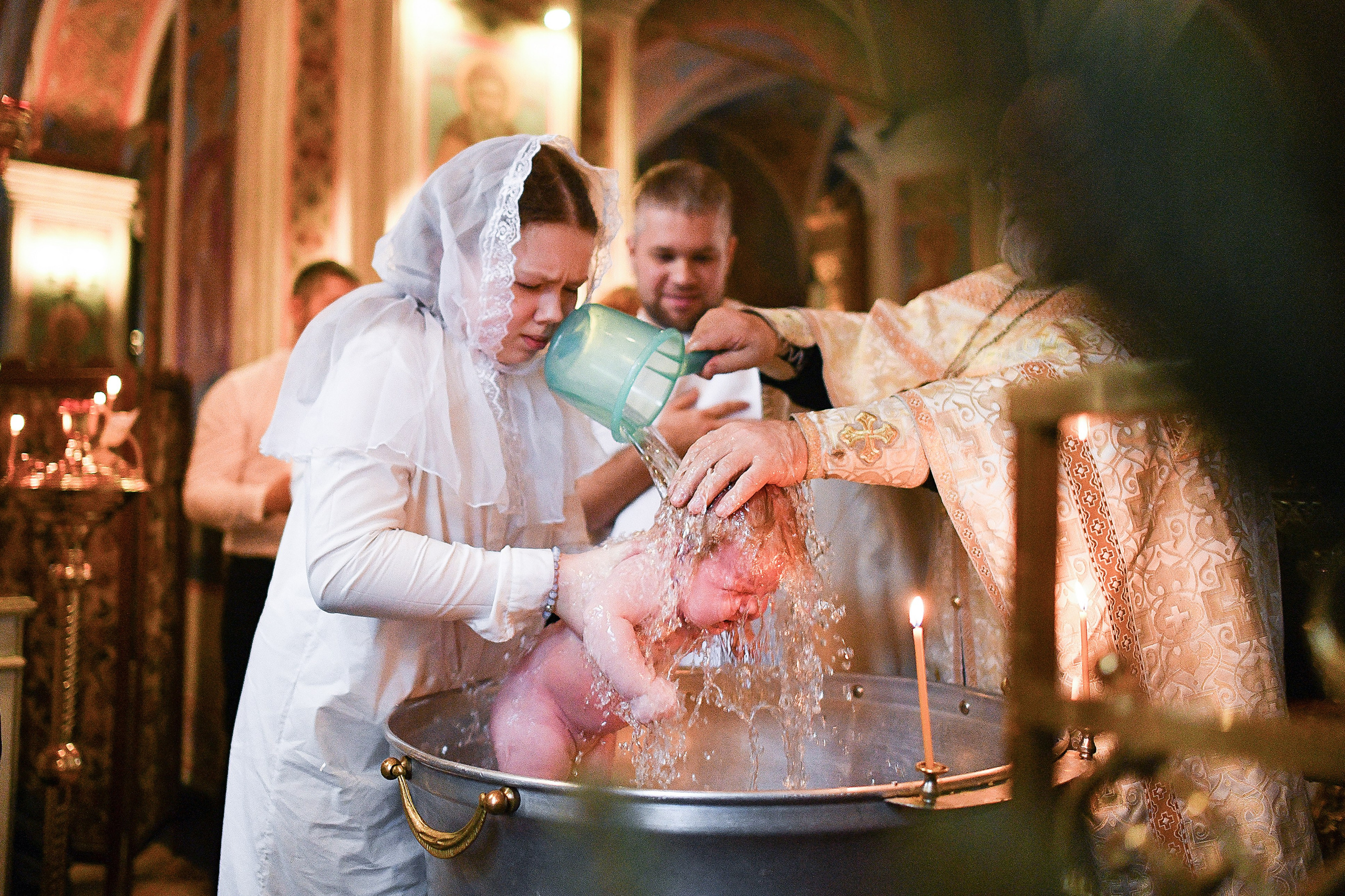 Крещение Анны. Храм Зосимы и Савватия. Гольяново. Свадебный и портретный фотограф в Москве Галина Борисова