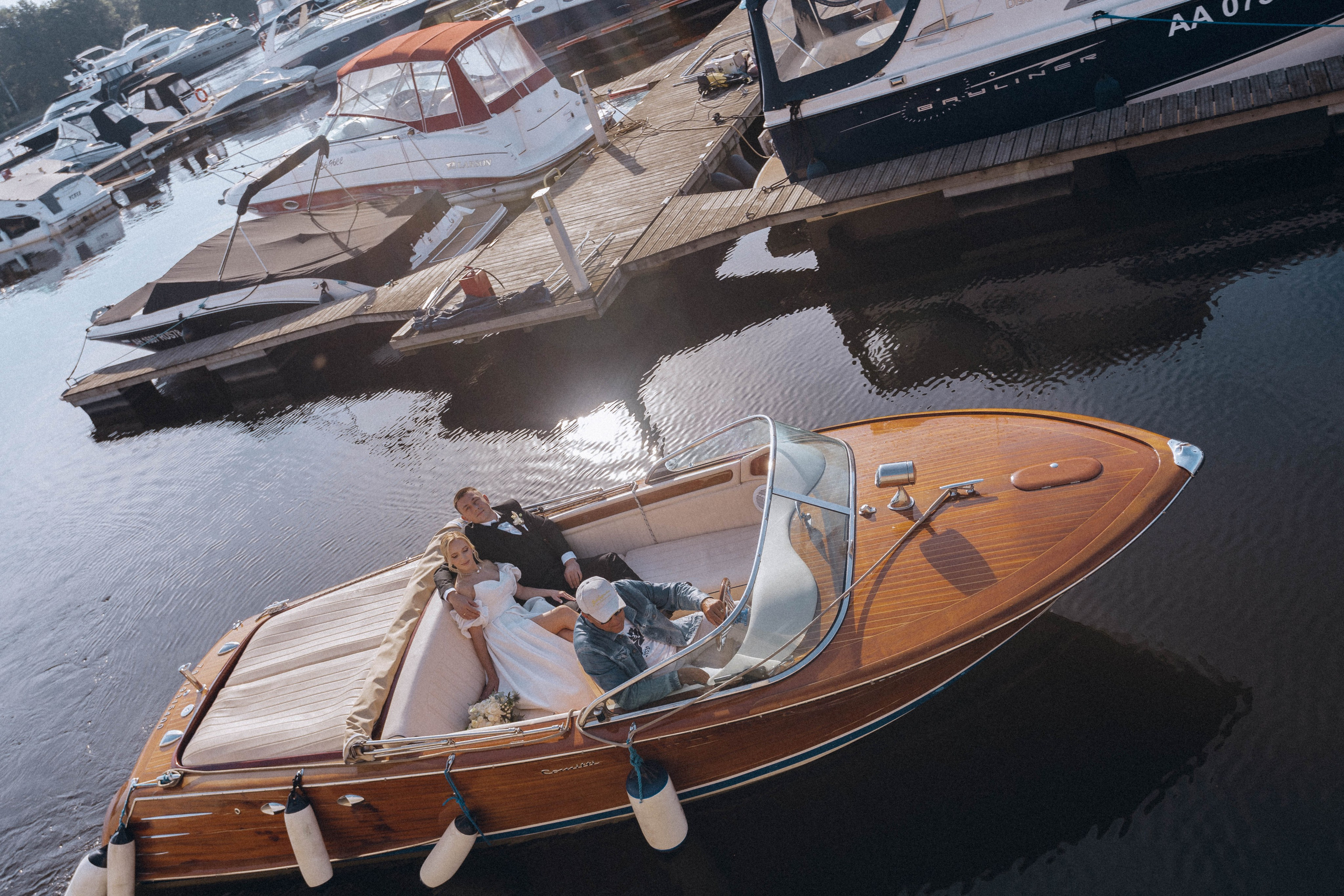 СВАДЕНБНАЯ СЬЕМКА НА КАТЕРЕ ПО КАНАЛАМ САНКТ-ПЕТЕРБУРГА И В АКВАТОРИИ НЕВЫ. Профессиональный фотограф, Санкт-Петербург — Виктория Богомолова