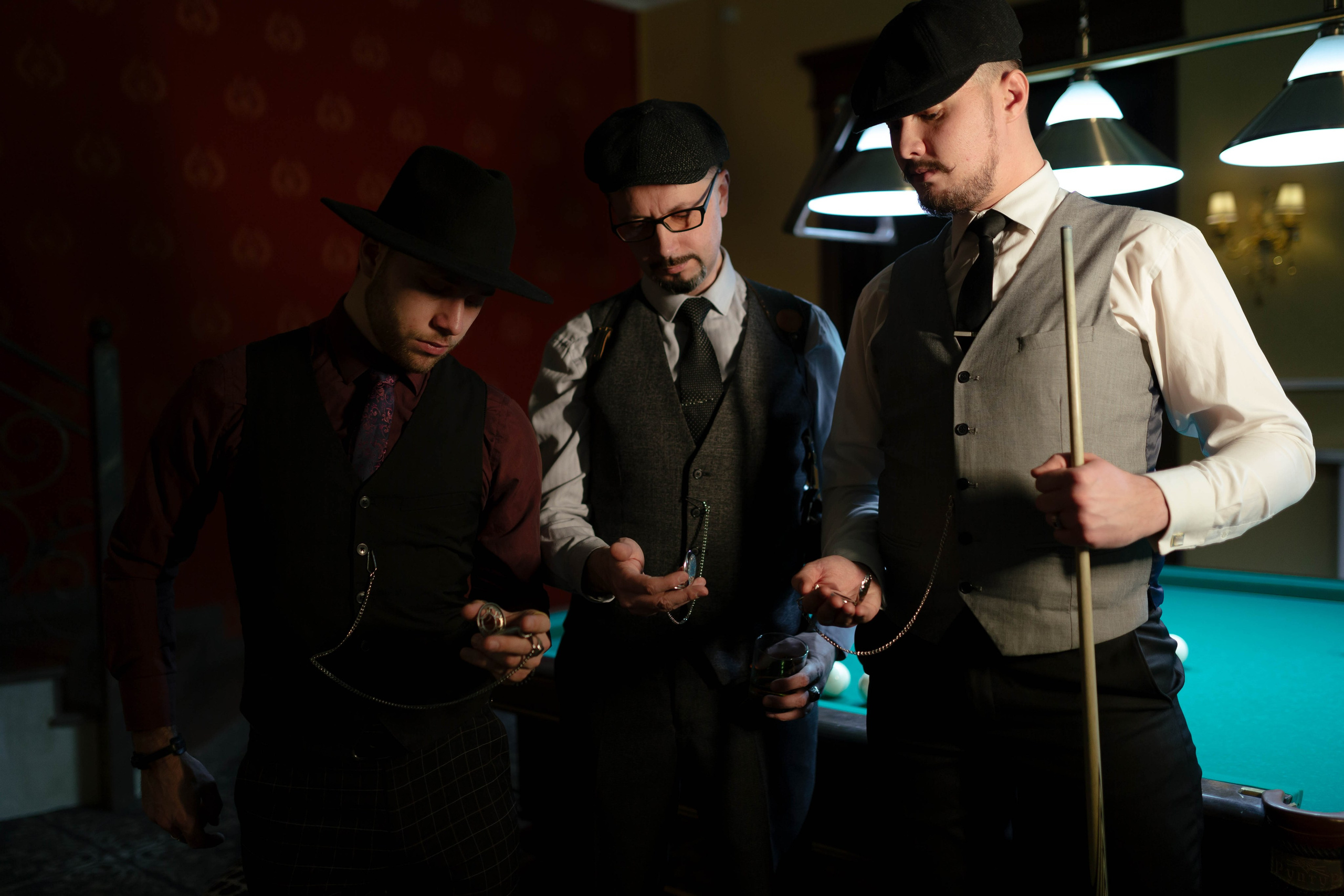 Сходка по Острым козырькам. Портретный фотограф в Симферополе Екатерина Аляпина