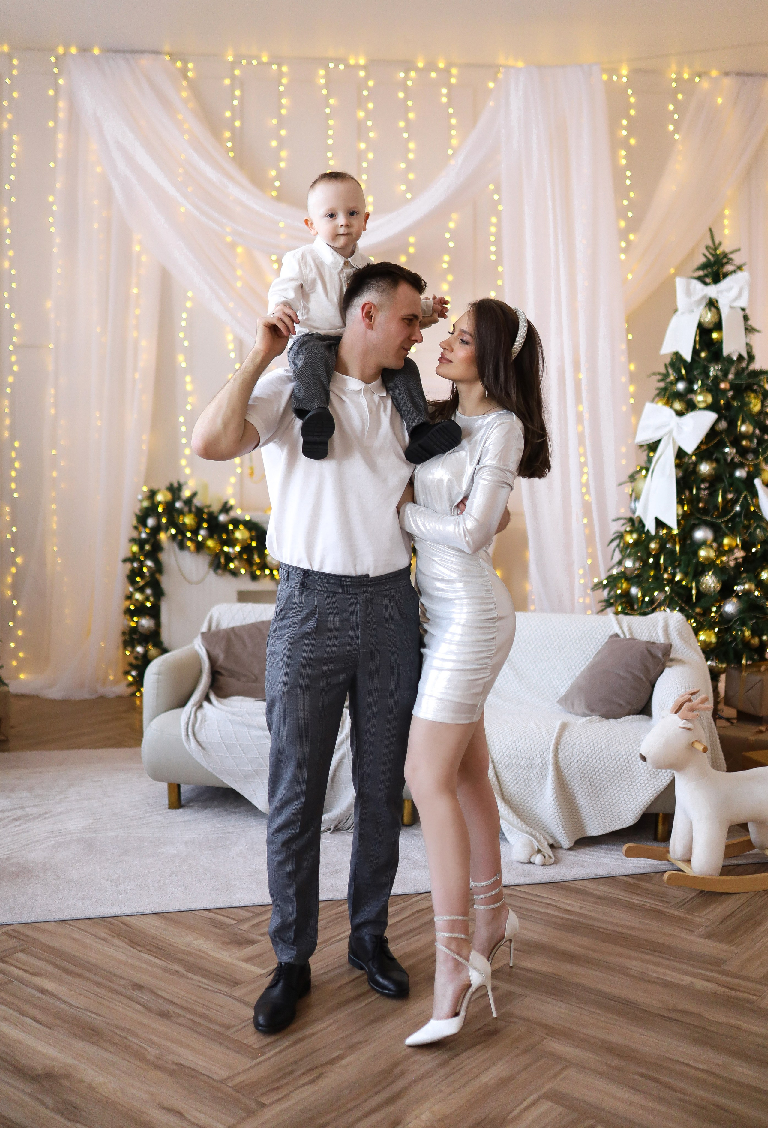 Семейная съёмка белый зал. ФОТОГРАФ ХАБАРОВСК АНАСТАСИЯ РАЧЕНКОВА