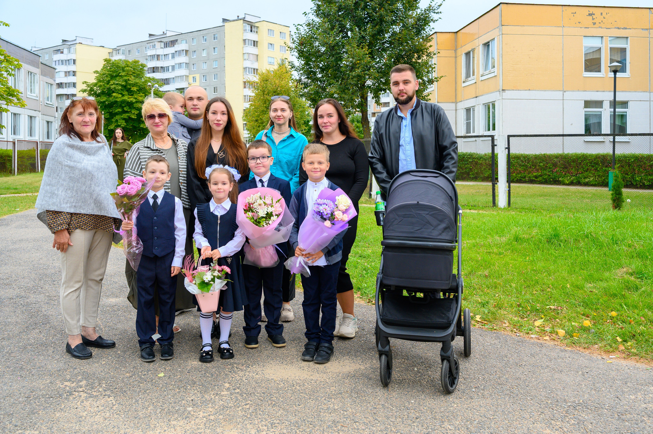 Вот звучит первый звонок, перед этим долгое приготовление к новому этапу в жизни, Яромир идет в школу. Фотоуслуги, услуги фотографа, фотографирование важных событий