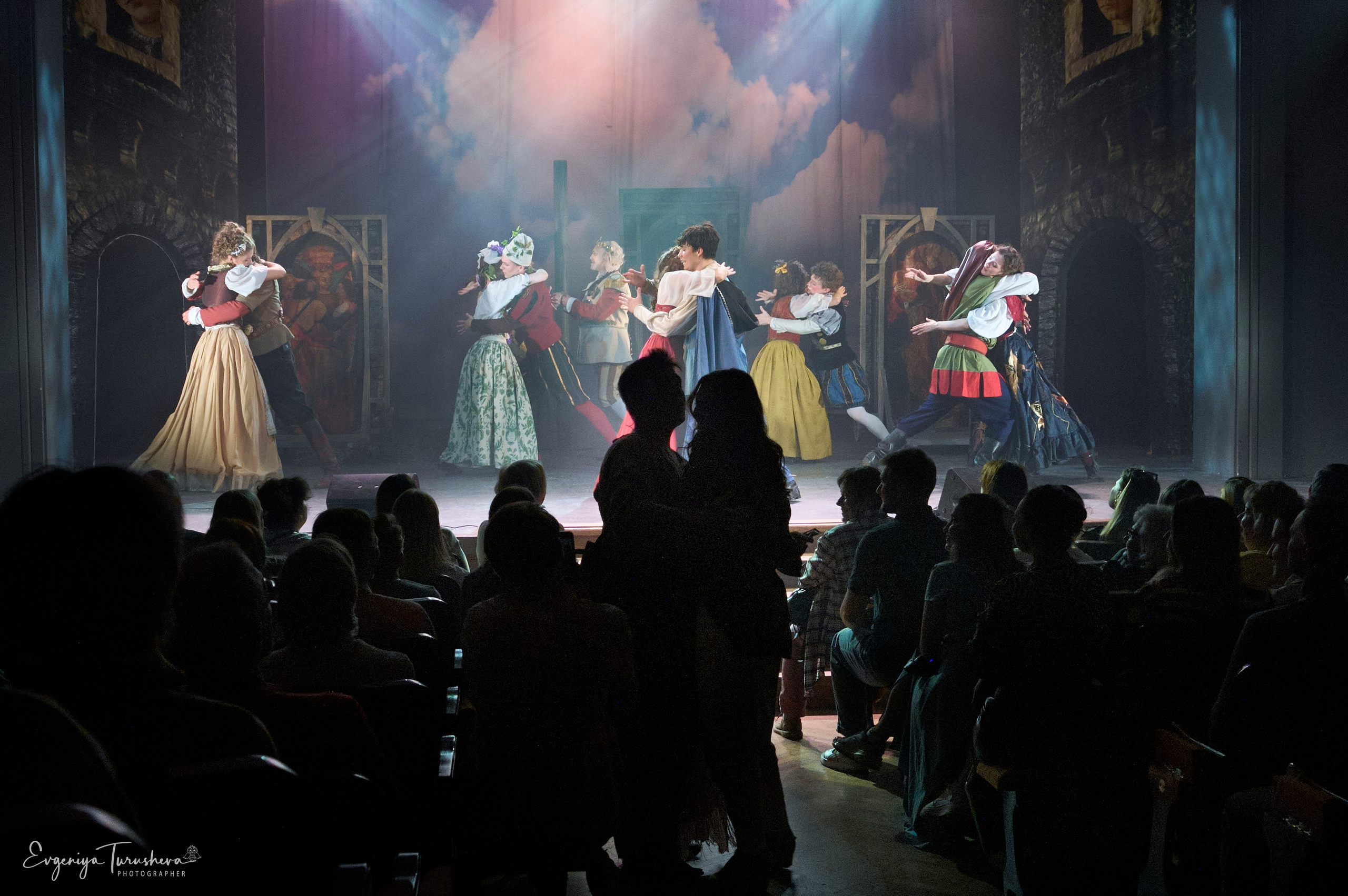 Дипломный спектакль «Пропуск в рай». Фотограф Евгения Турушева