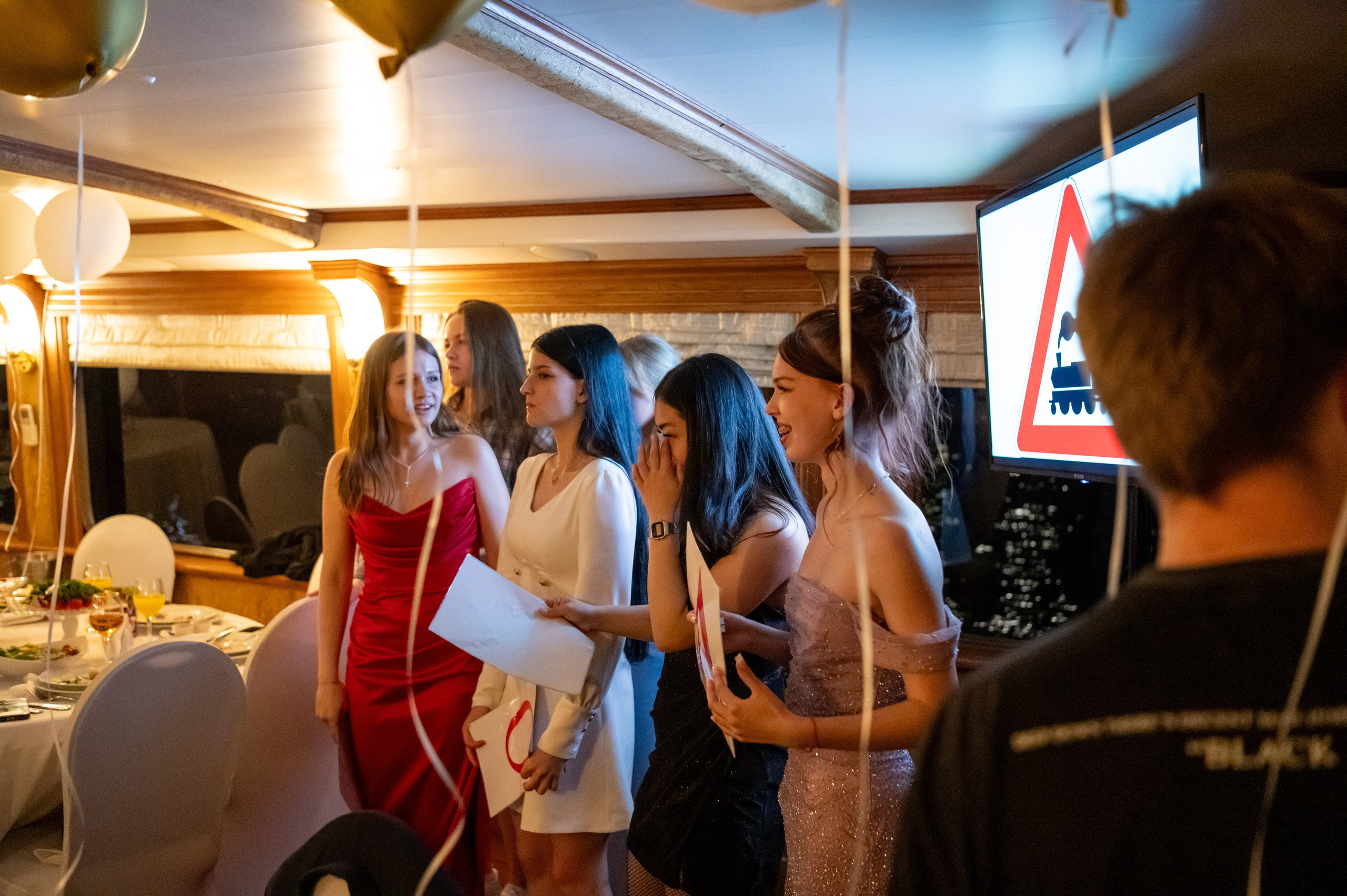 Выпускной вечер 11 класс на теплоходе. Детский и семейный фотограф г. Москва Оксана Катаджи