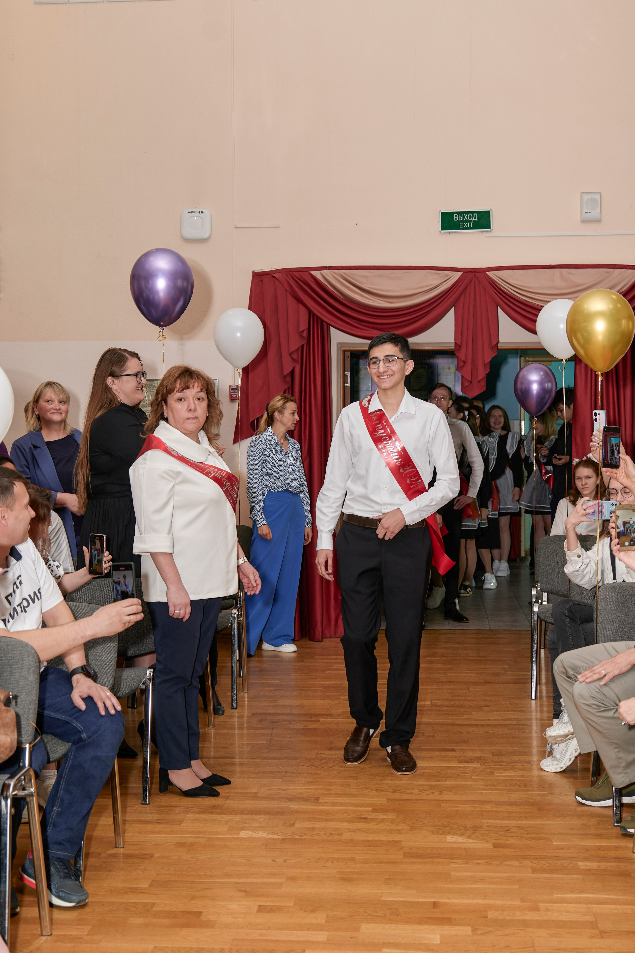 Последний звонок школа 1413. Детский и семейный фотограф г. Москва Оксана Катаджи