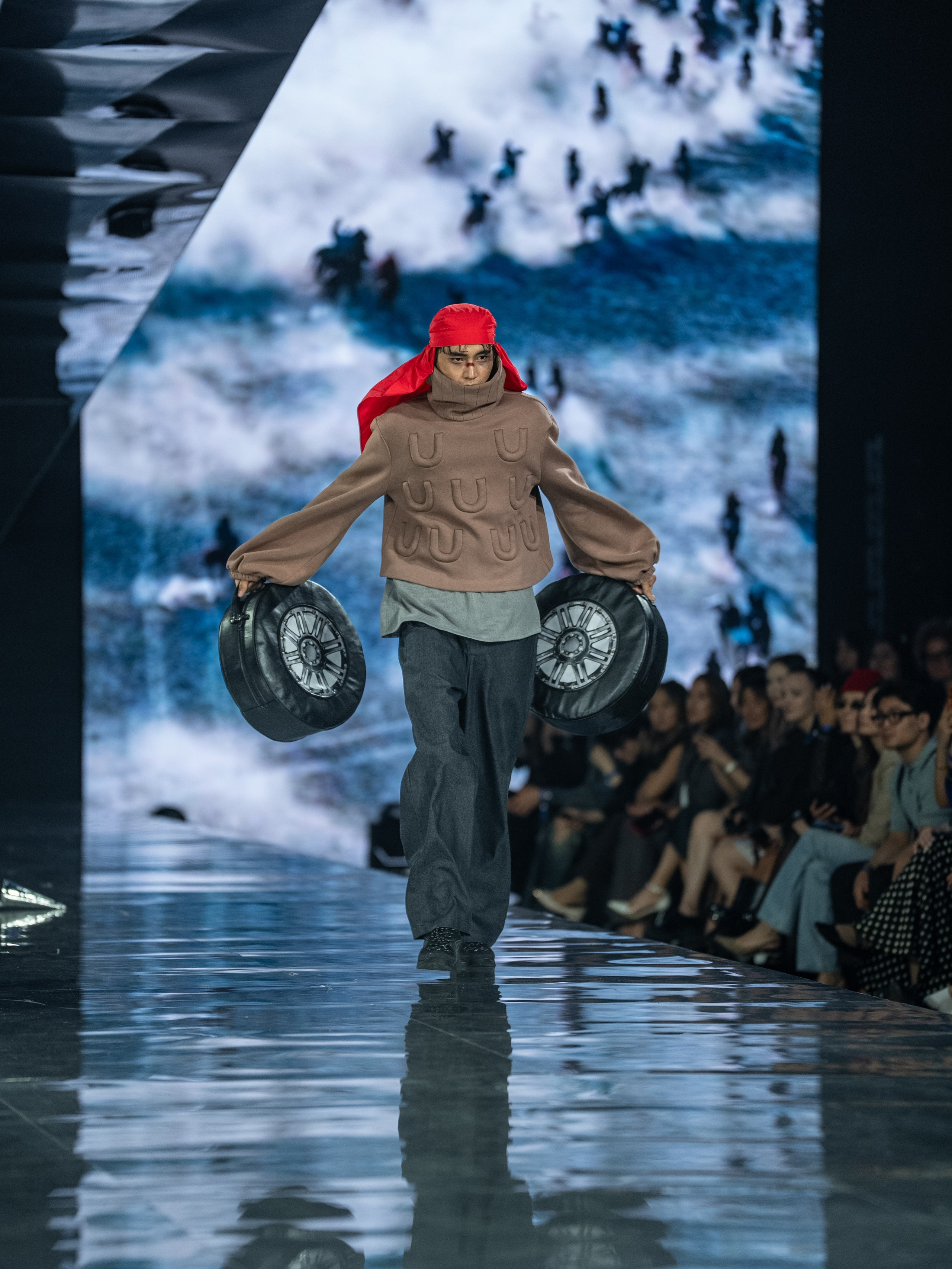 Visa Fashion Week Almaty Pre-Fall 2026 GAZHAIYIP. Сайт Алматинского НЮ АРТ, будуар и фэшн фотографа Дениса Карпенко