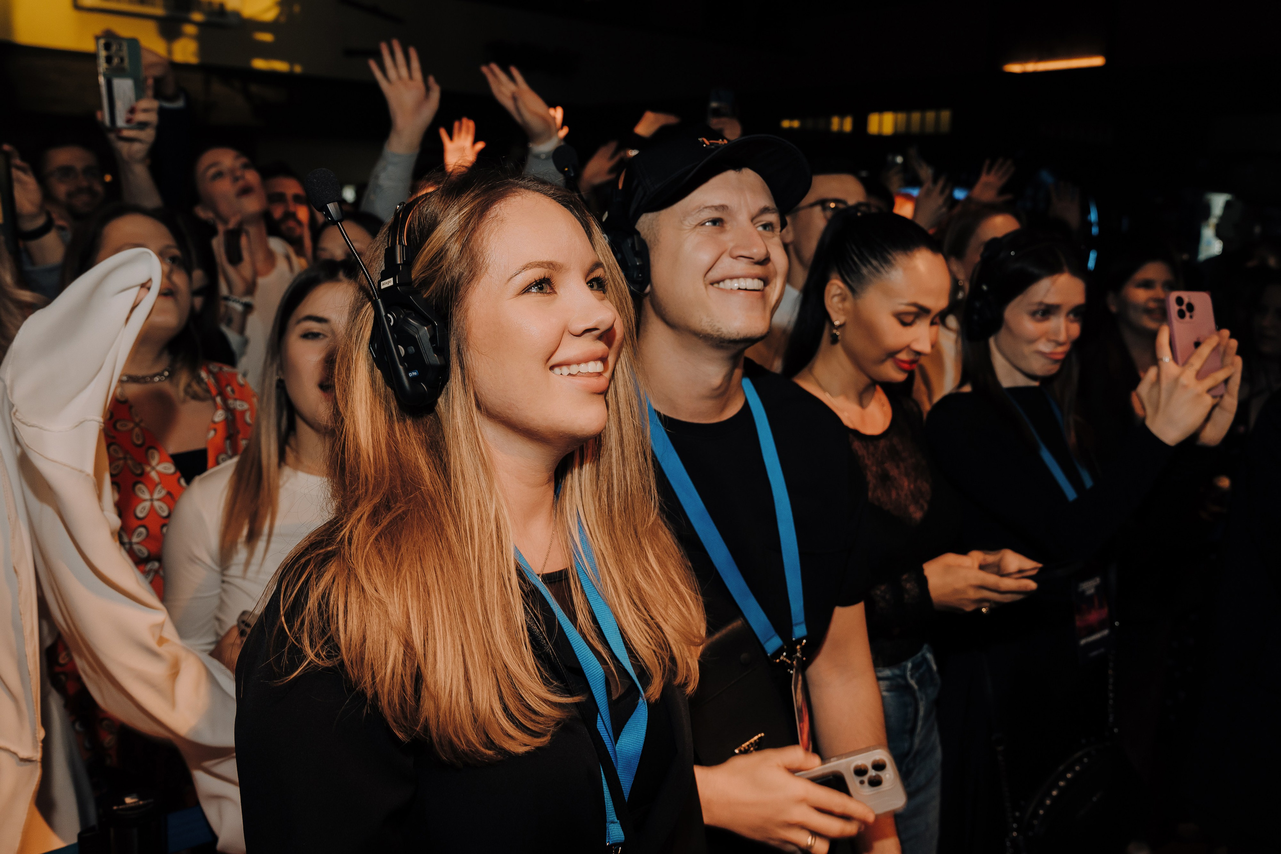 20 ЛЕТ МЕГАПОЛИС ЧЕЛЯБИНСК ХЕДЛАЙНЕР ЕЛКА. Репортажный фотограф Зуев Роман г. Челябинск