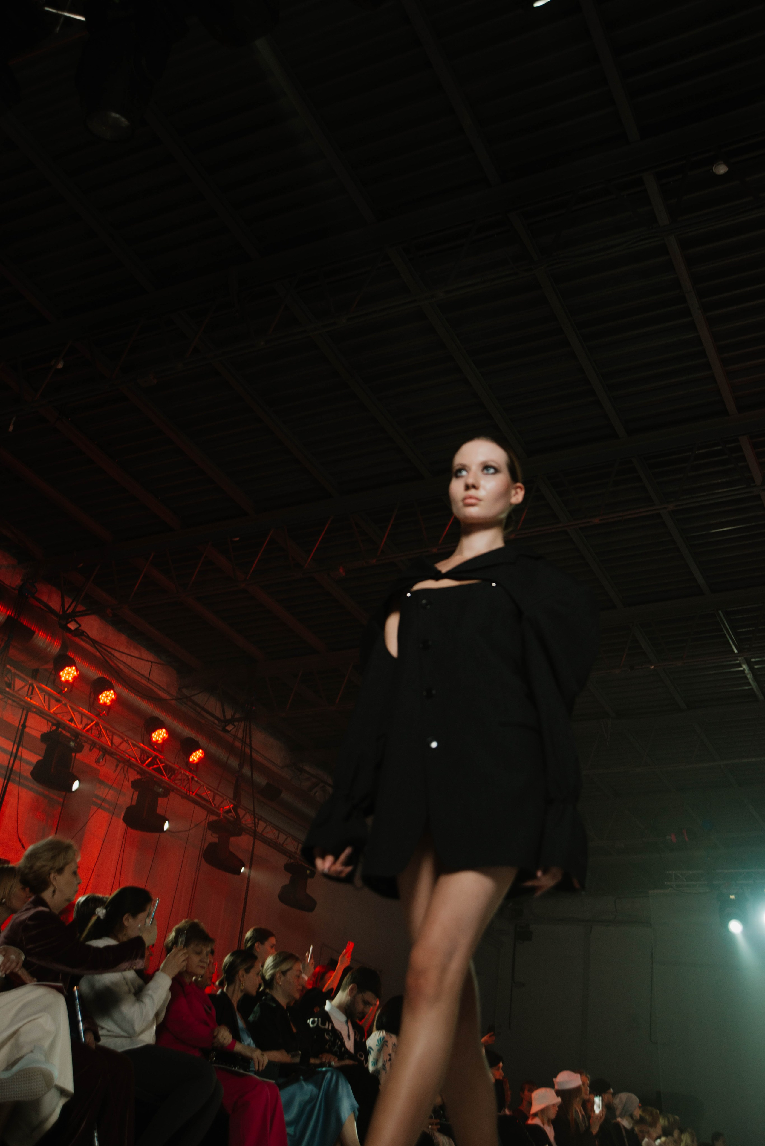 Показ «Красный Шум». Ксения Glossa. Портретный и репортажный фотограф в Самаре