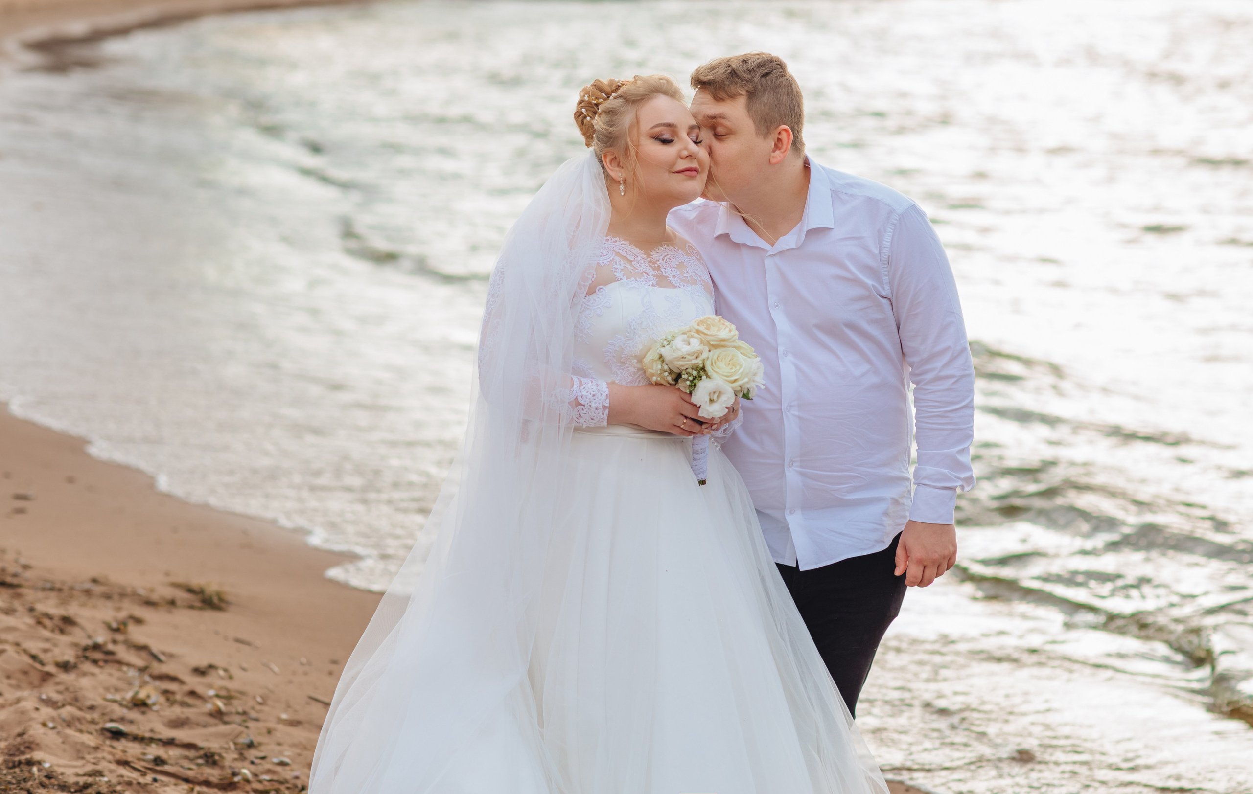 Евгения и Илья. ЗАГС Калининского района и прогулка на Финском заливе. Свадебный и семейный фотограф в Санкт-Петербурге и Сестрорецке