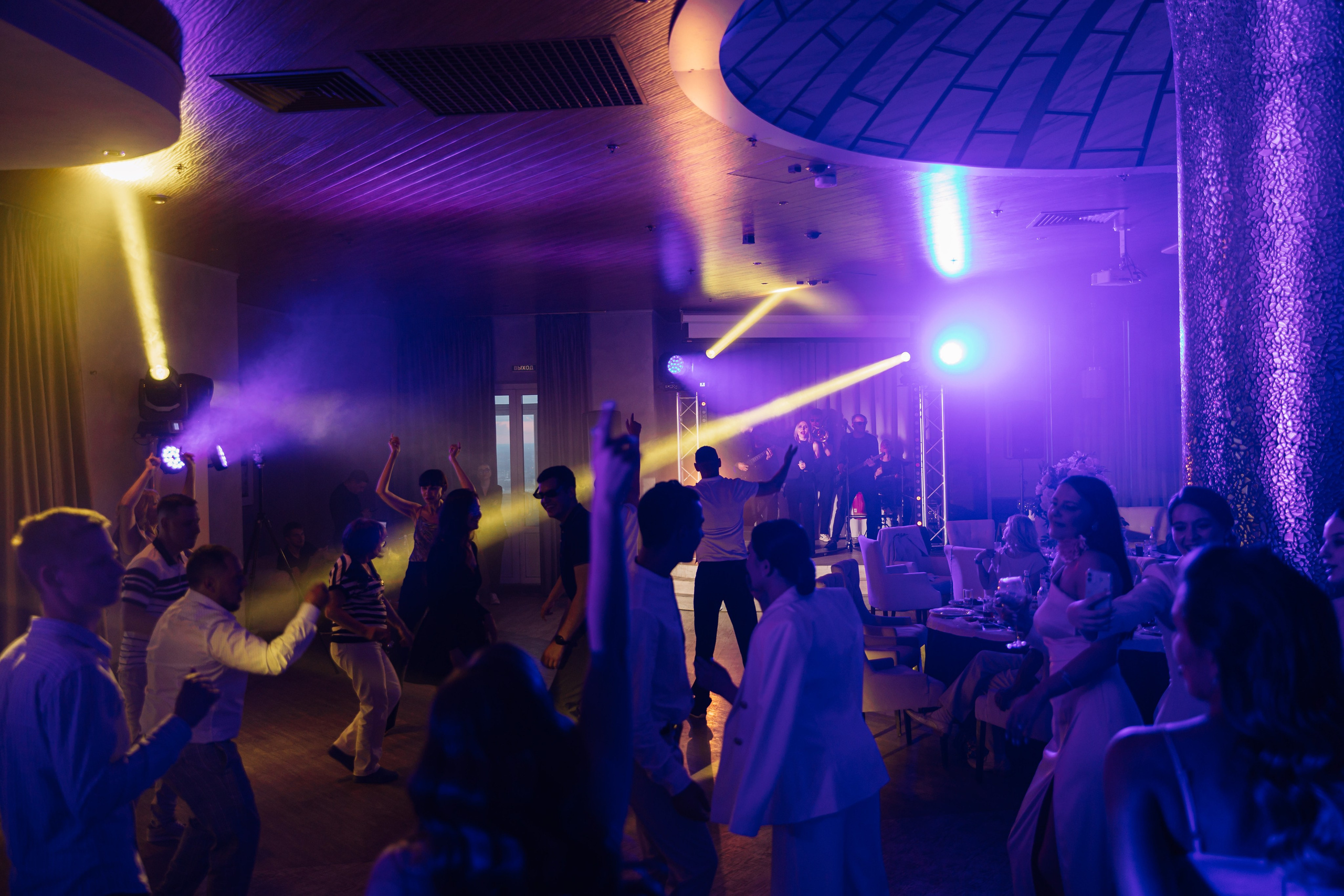 Банкет в Eleven. Свет на свадьбу Нижний Новгород Friends Rent