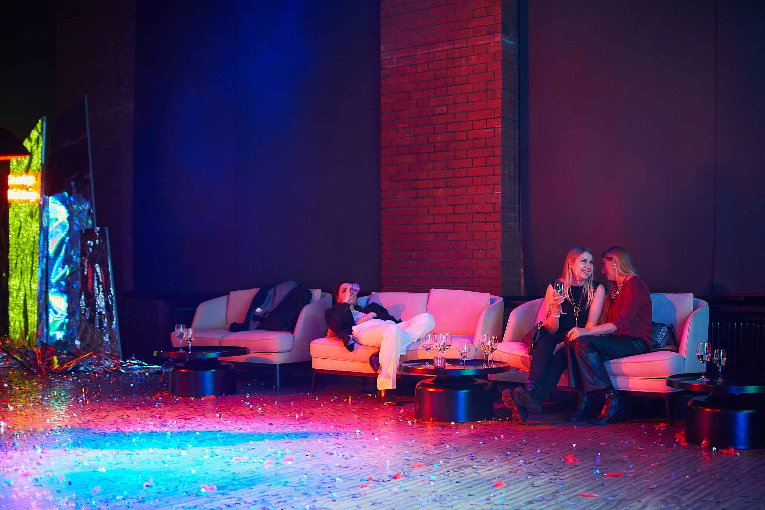 RADUGADESIGN. Александр Осин — корпоративный и семейный фотограф в Москве