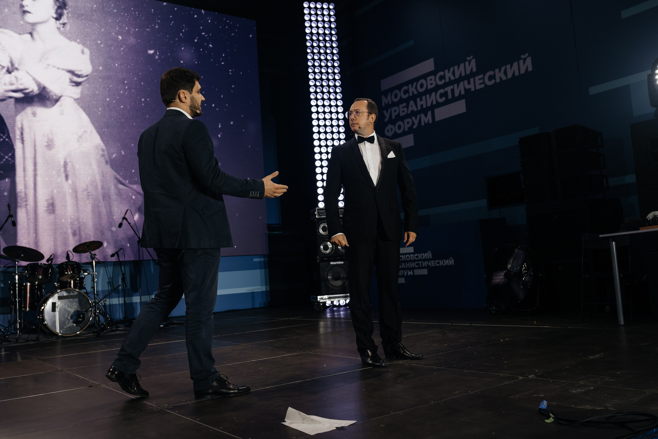 Московский урбанистический форум. Фонд Оксаны Фёдоровой. Ромео и Джульета. Фотограф Наталия Федосова, г. Москва. TG и Instagram @nataliya_raw