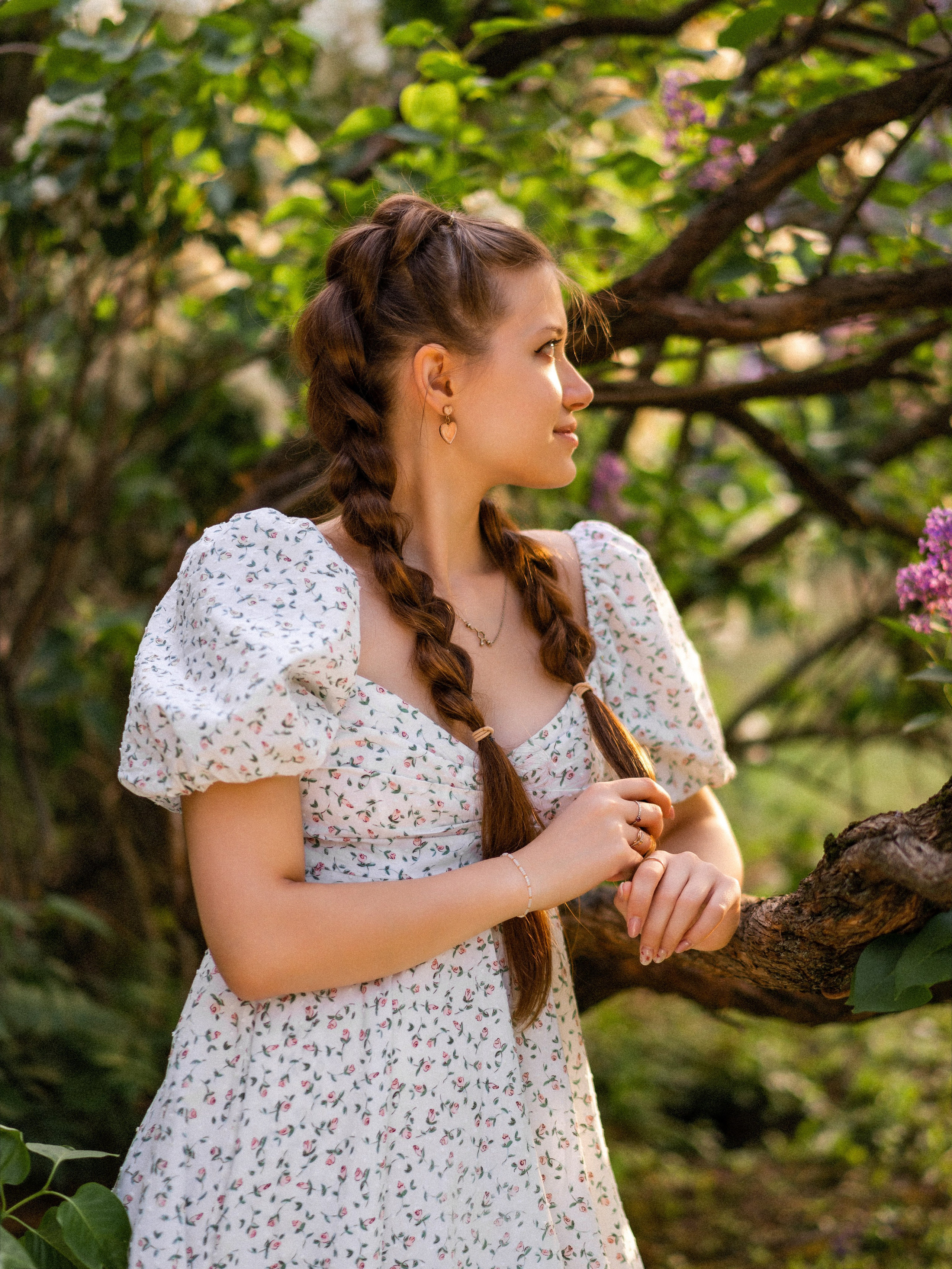 Ольга — фотосессия в сиреневом саду. Фотограф Москва