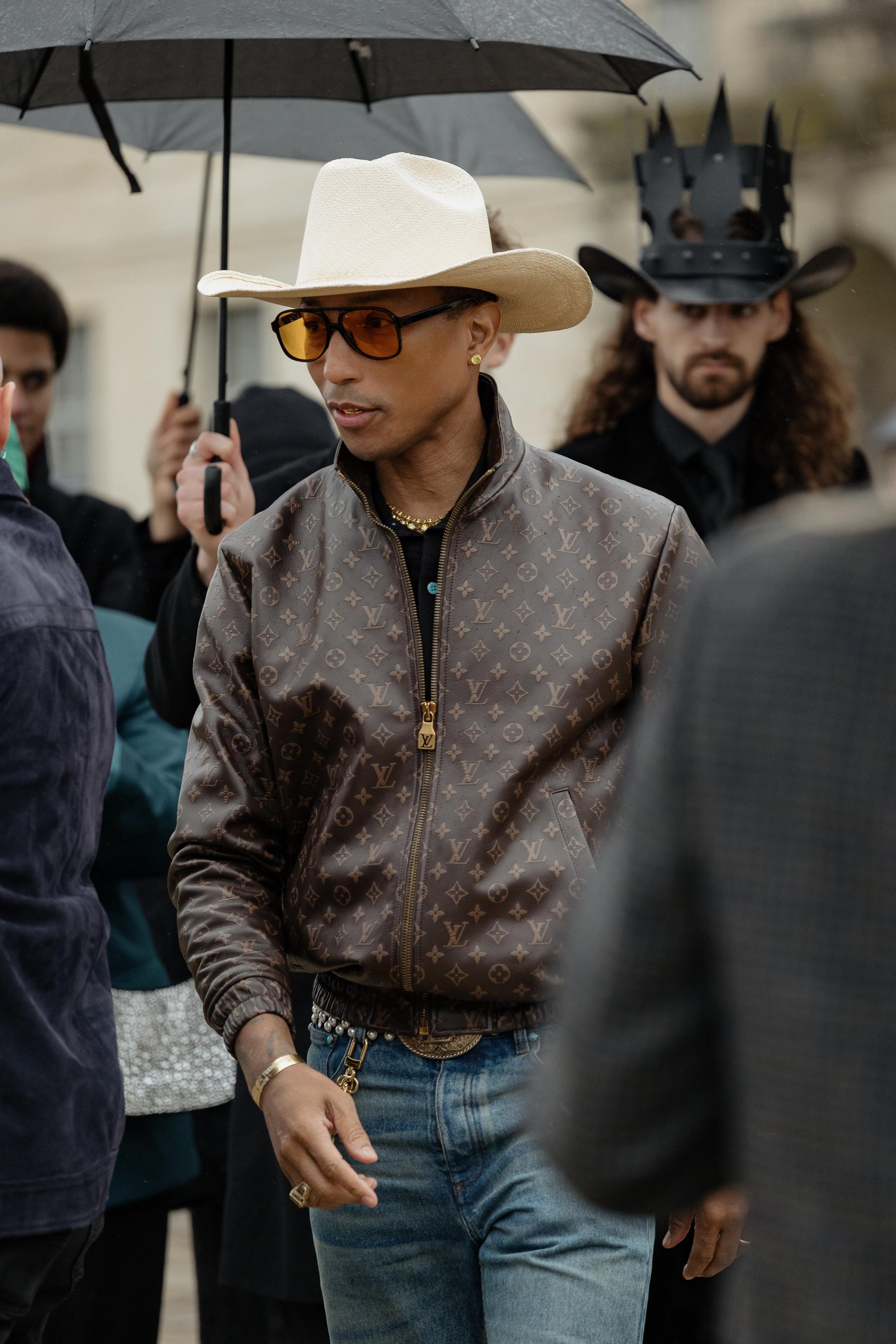 LOEWE PFW WOMENSWEAR FALL-WINTER 24/25. Photographer in Milan Ivan Goncharov