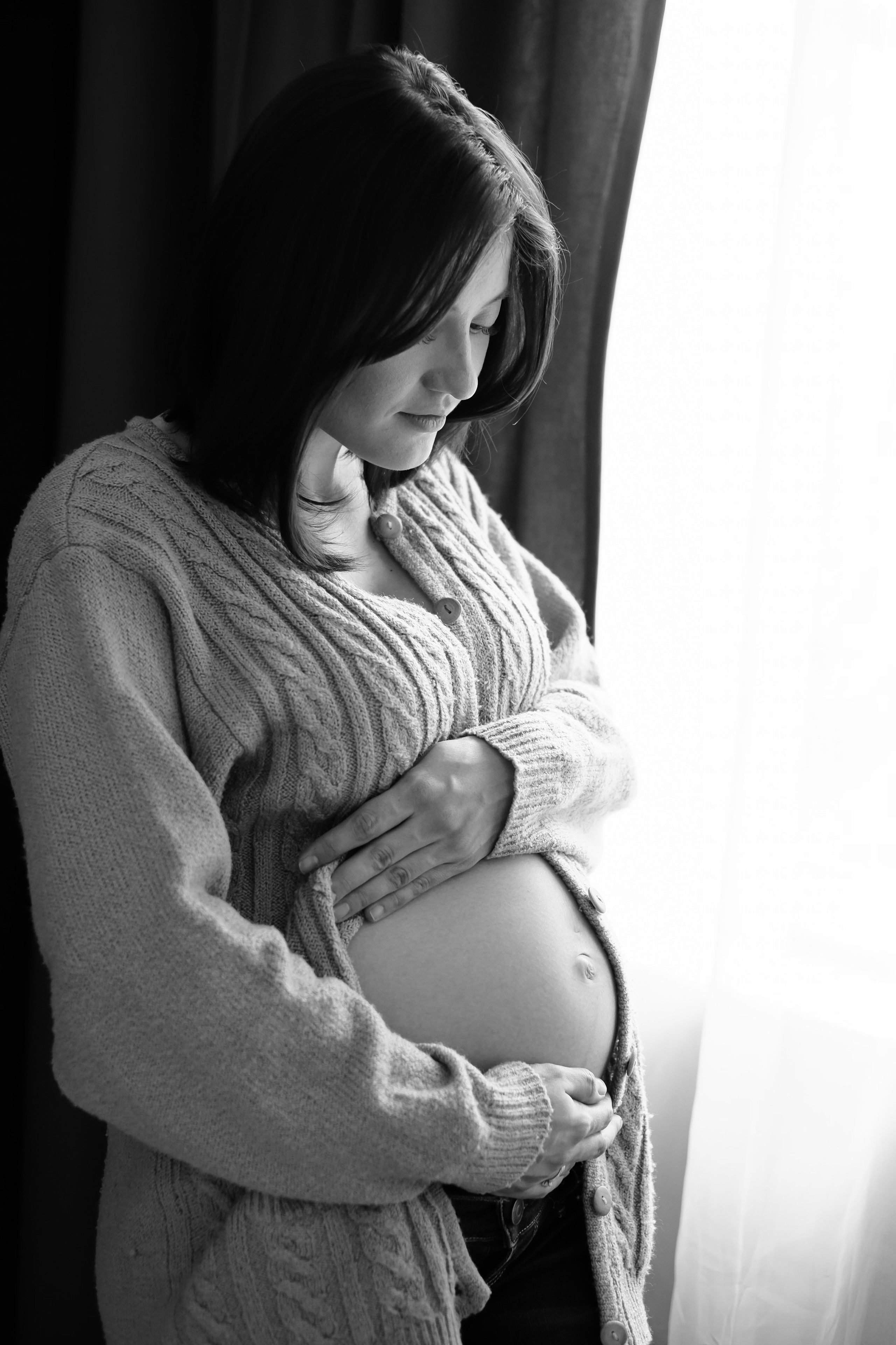 Съемка для двух беременных подруг в светлой студии. Фотографы в Москве Светлана Устинова и Сергей Грачев