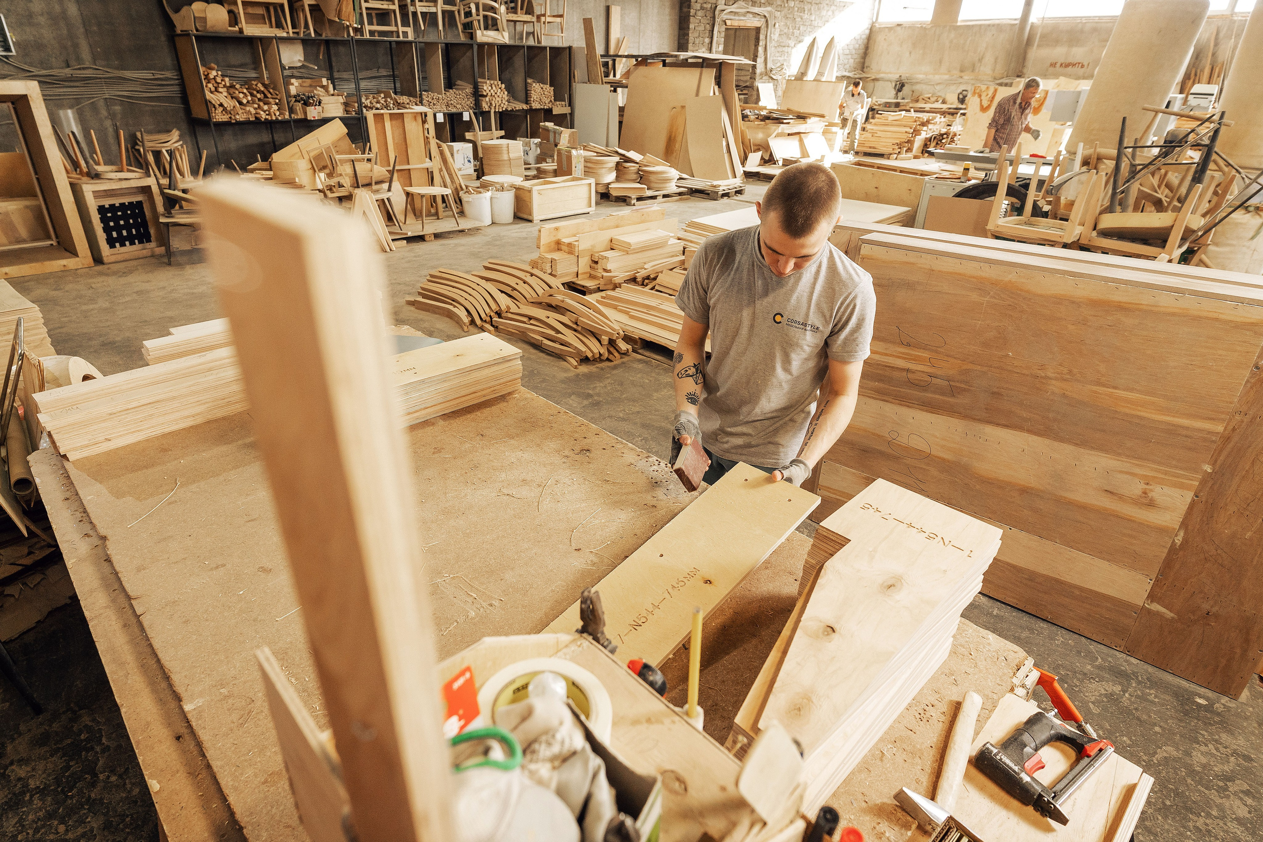 Сборочный цех каркасов с и подготовка к набивки и обтяжки