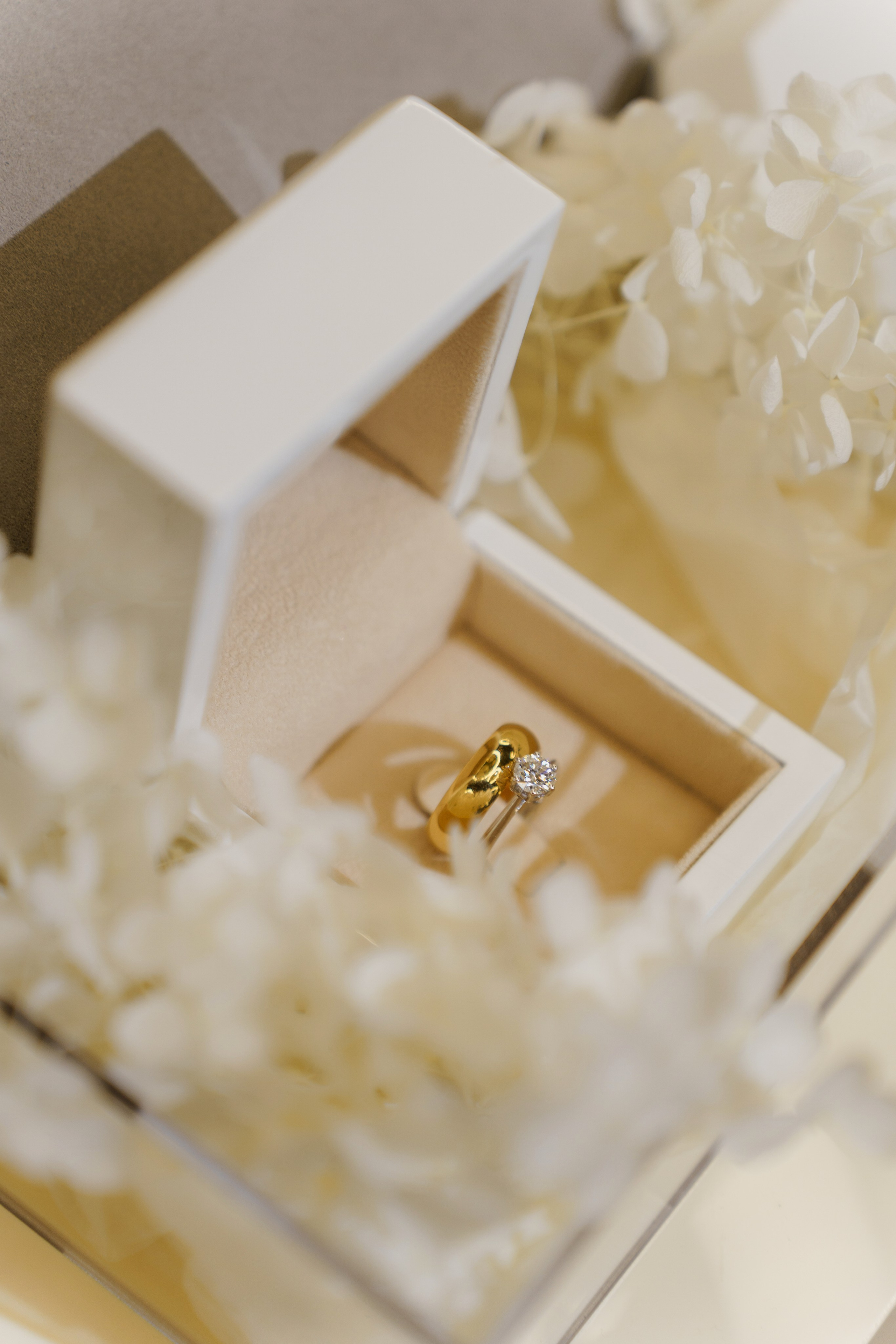 Красивое обручение на берегу чёрного моря в Лермонтово от ТВИНС СТУДИО. ТВИНС СТУДИО — лучшие свадебные фотографы и видеографы в Краснодаре