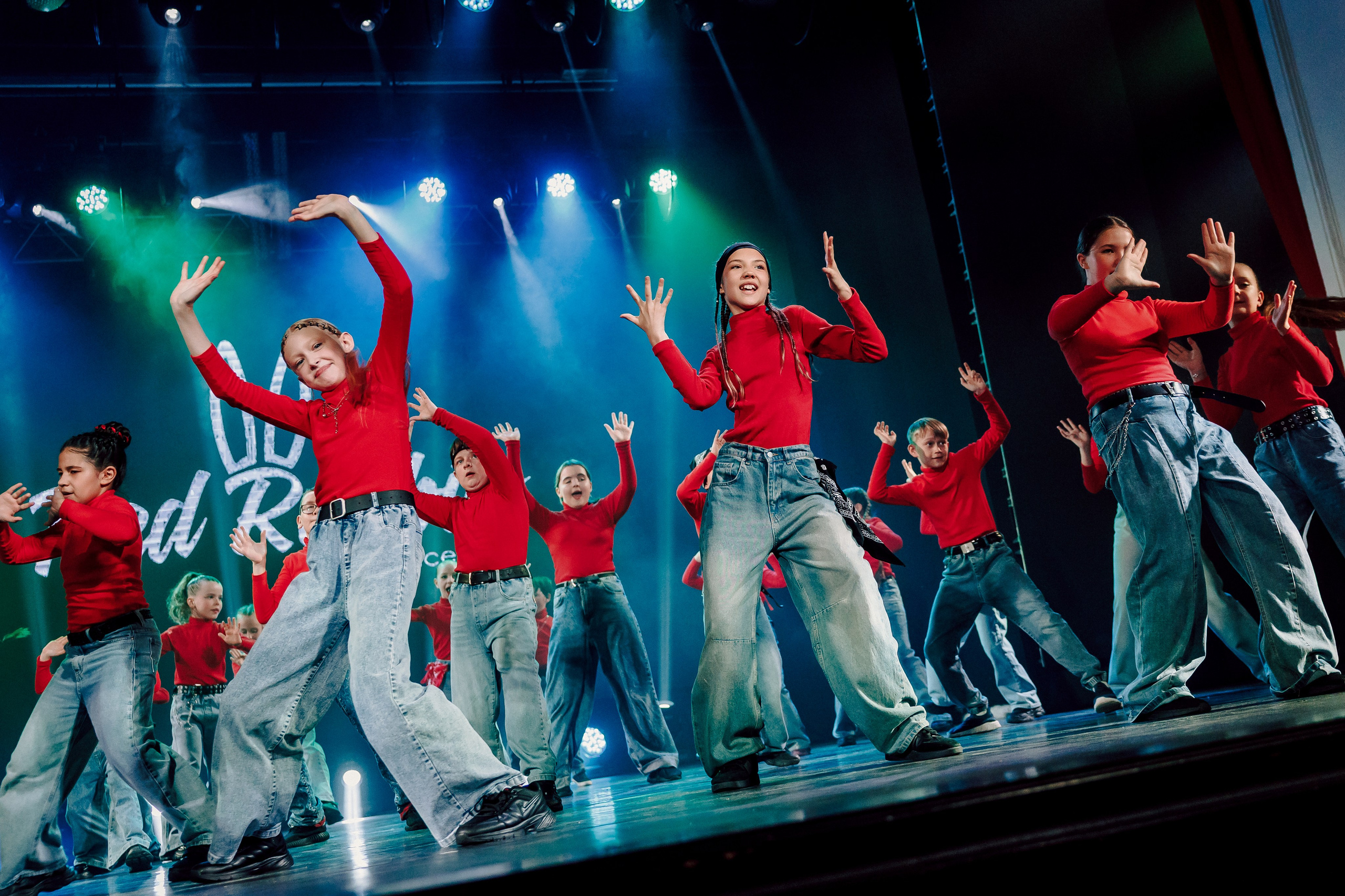 Отчётный концерт танцевальной школы «Red Rabbits» 2025. Лёшка Варзегов — фотограф