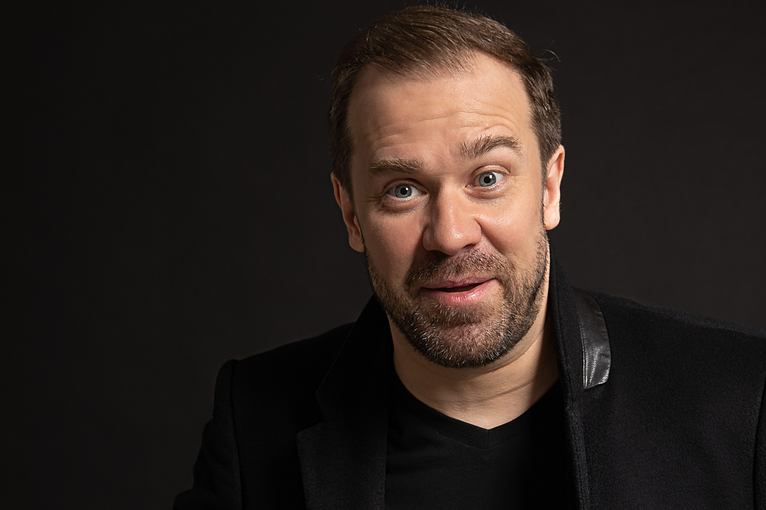 Актёрское портфолио. ФОТОГРАФ РАДОСТИ Фотосессия в студии СПб. Портретный фотограф — Юрий Торлопов